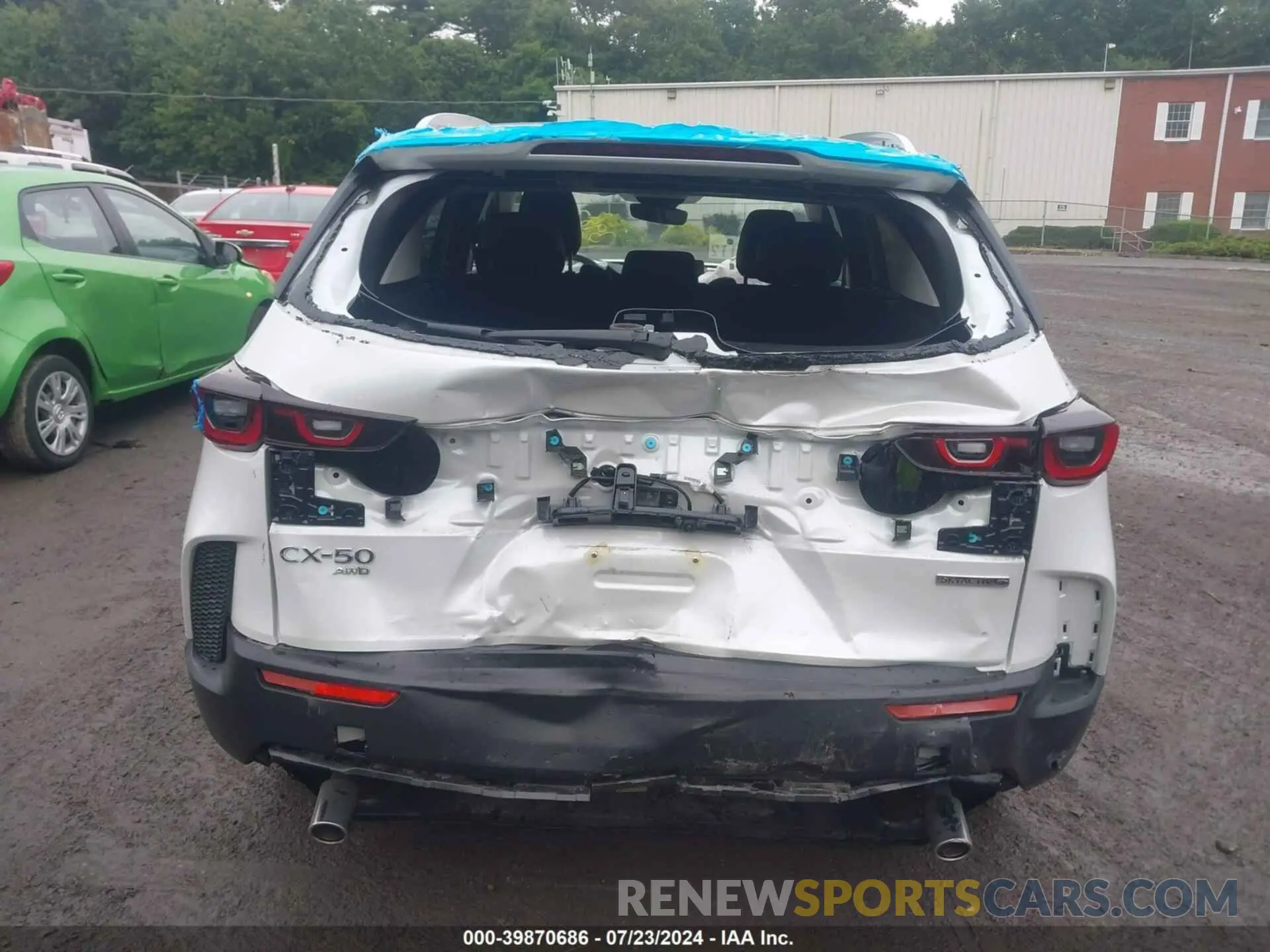 16 fotografías del automóvil dañado 7MMVABCM4PN151479 MAZDA CX-50 2023