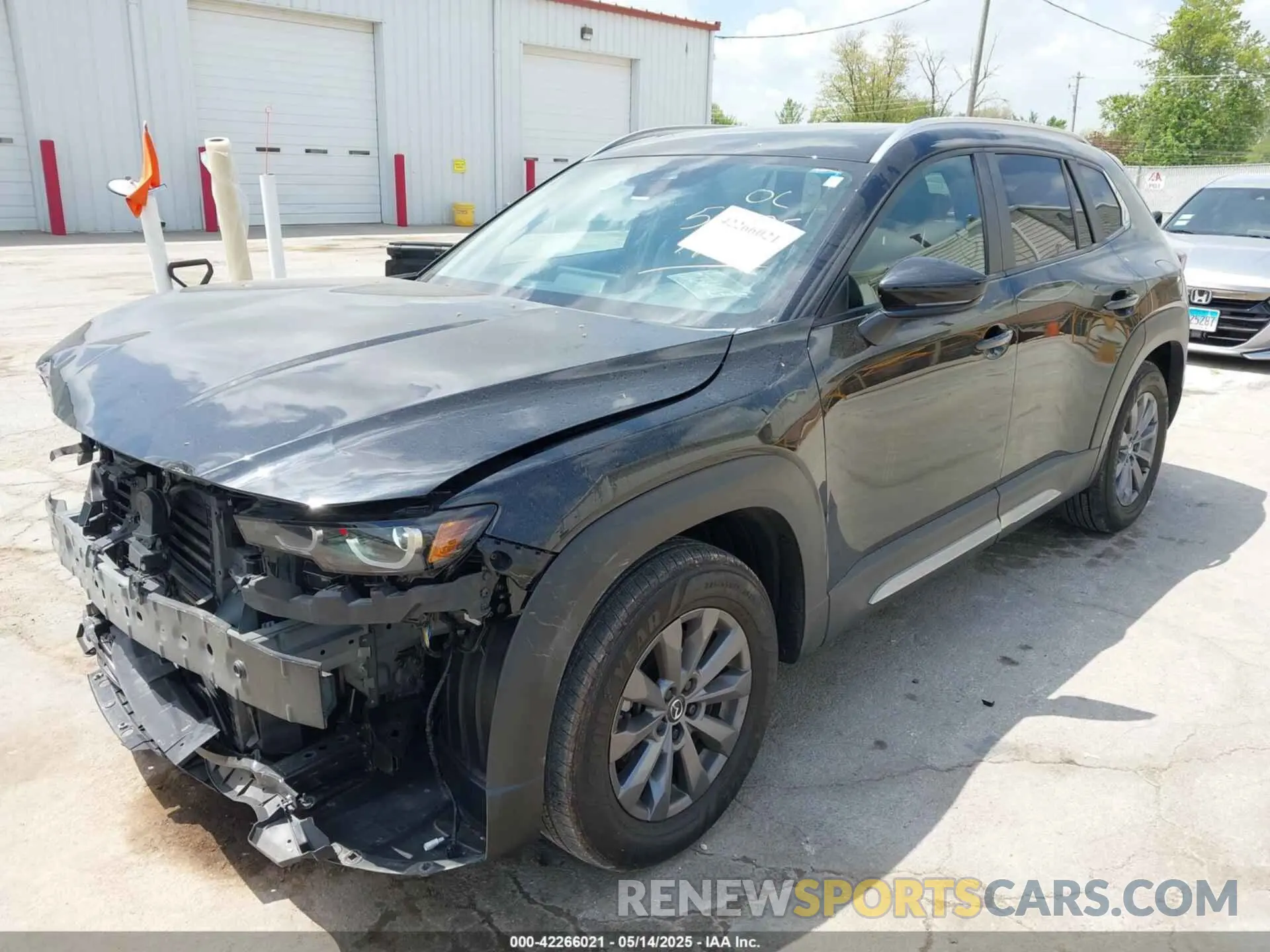 2 fotografías del automóvil dañado 7MMVABCM7PN145966 MAZDA CX-50 2023