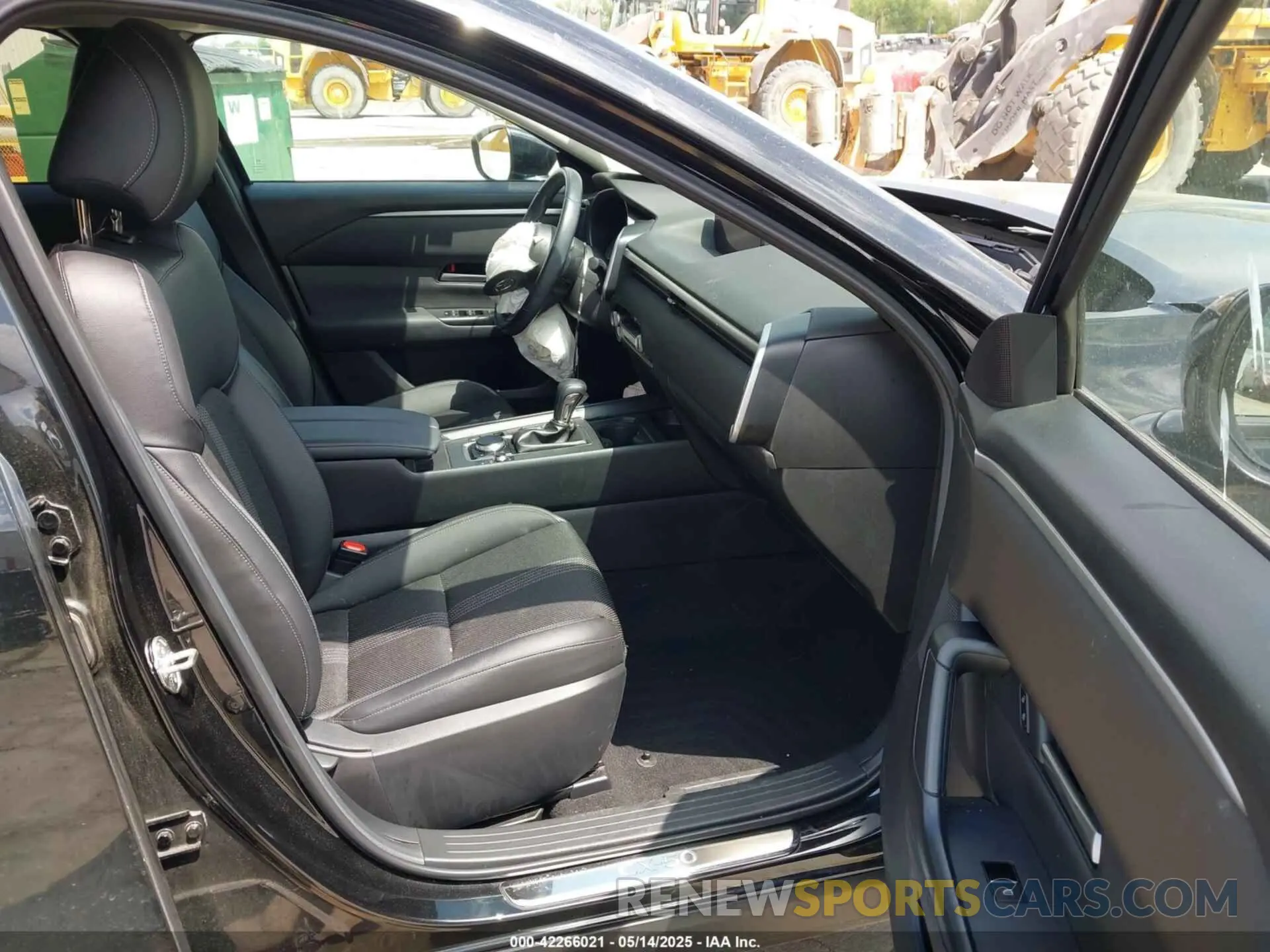 5 fotografías del automóvil dañado 7MMVABCM7PN145966 MAZDA CX-50 2023