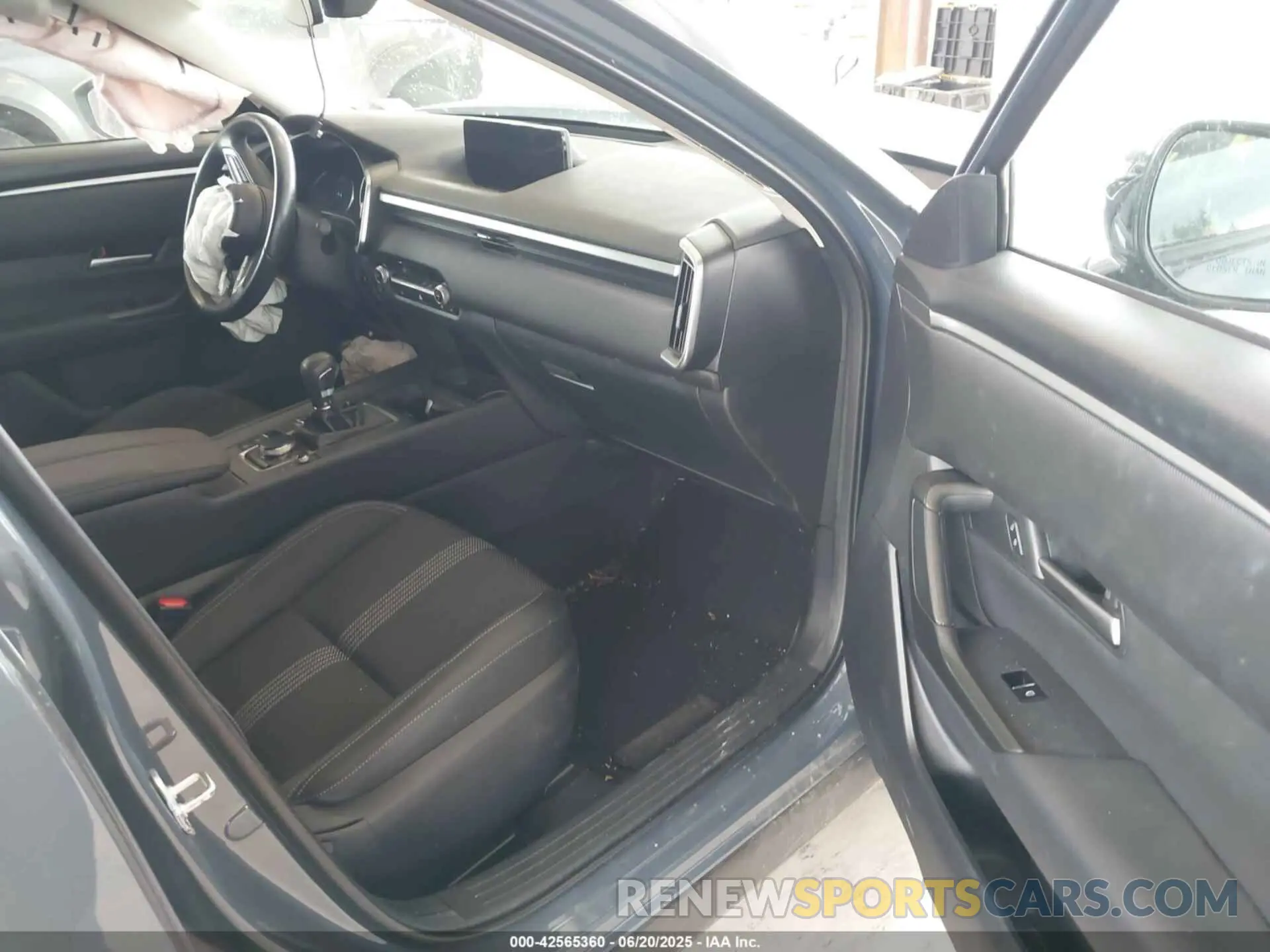 5 fotografías del automóvil dañado 7MMVABCM8PN132322 MAZDA CX-50 2023