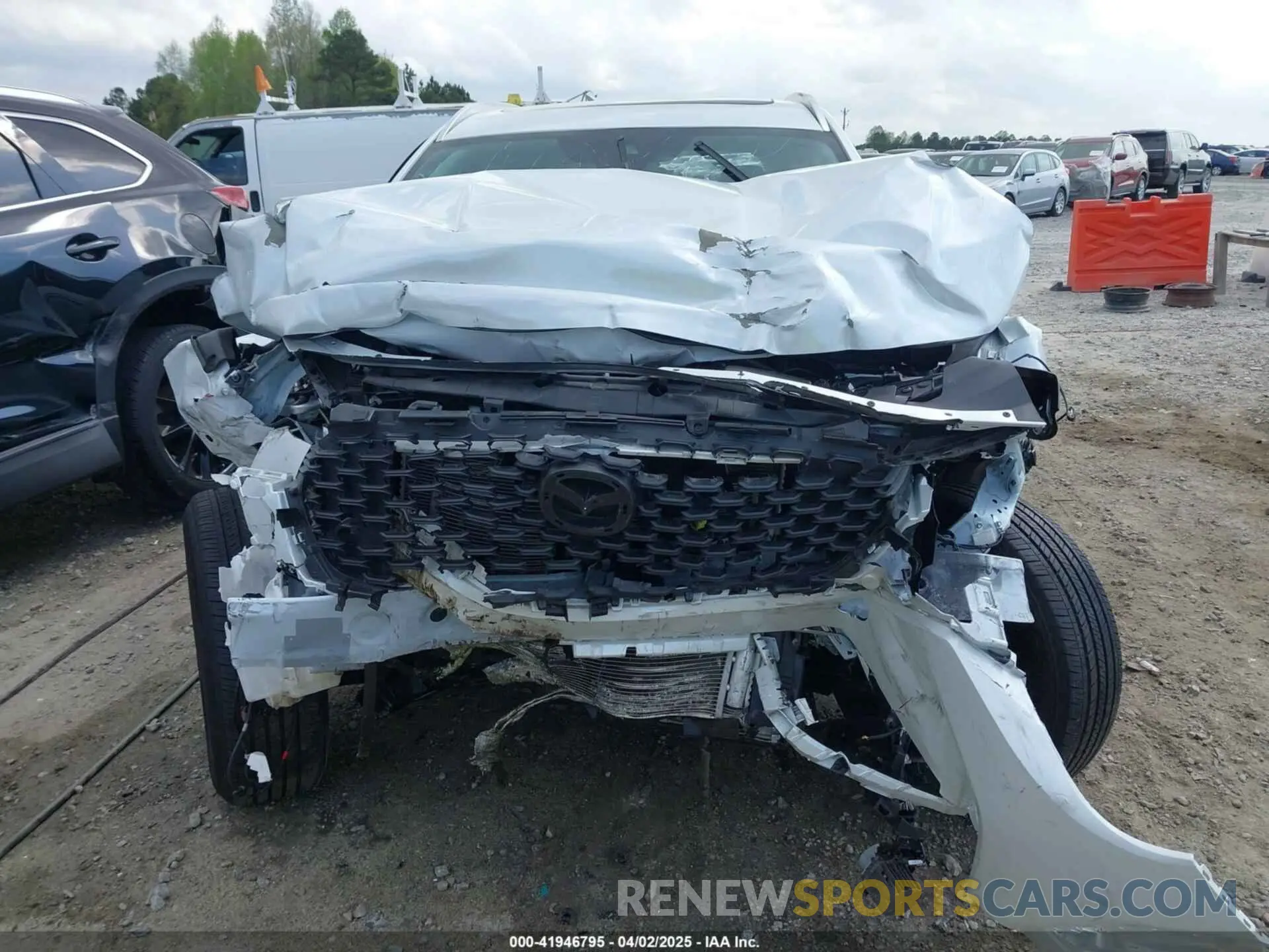12 fotografías del automóvil dañado 7MMVABCMXPN124805 MAZDA CX-50 2023