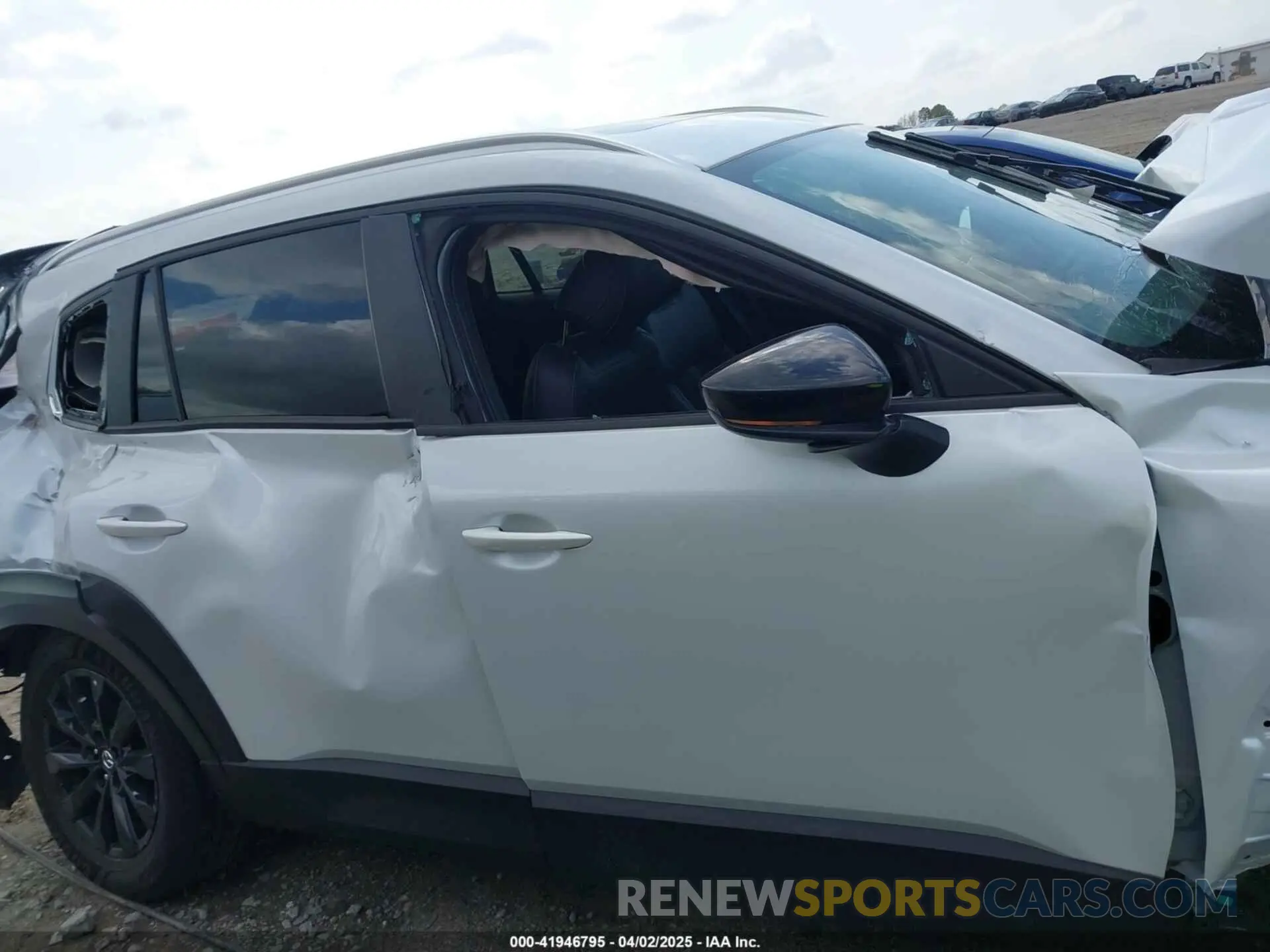 13 fotografías del automóvil dañado 7MMVABCMXPN124805 MAZDA CX-50 2023