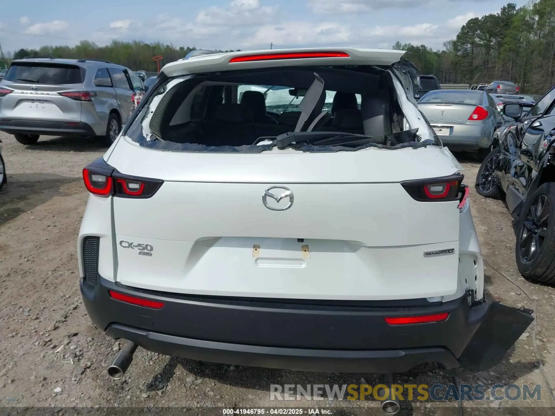 16 fotografías del automóvil dañado 7MMVABCMXPN124805 MAZDA CX-50 2023