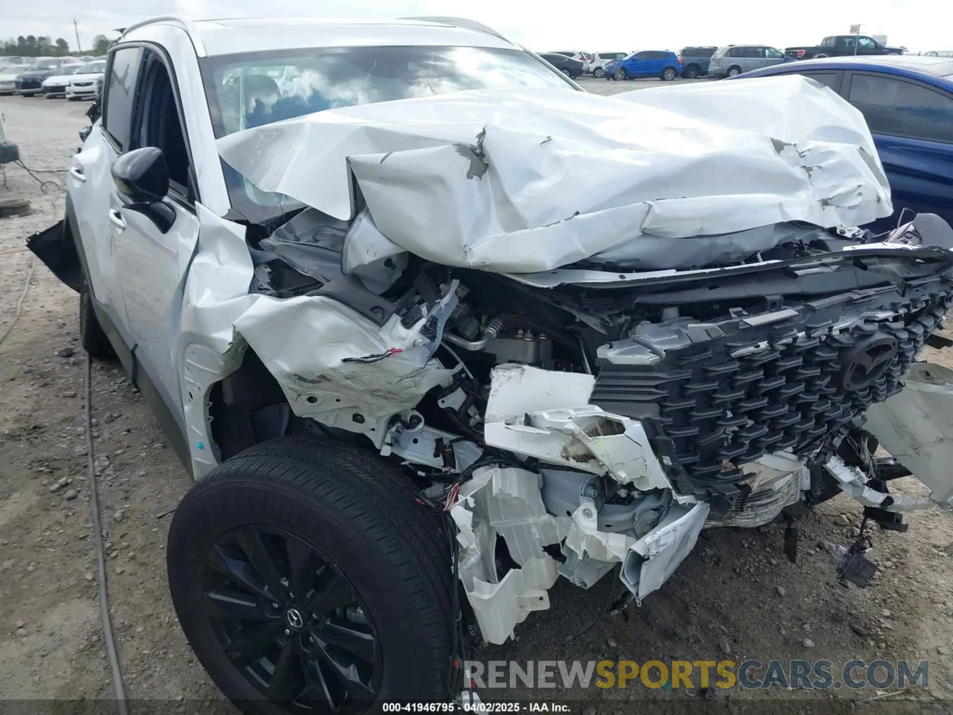 17 fotografías del automóvil dañado 7MMVABCMXPN124805 MAZDA CX-50 2023