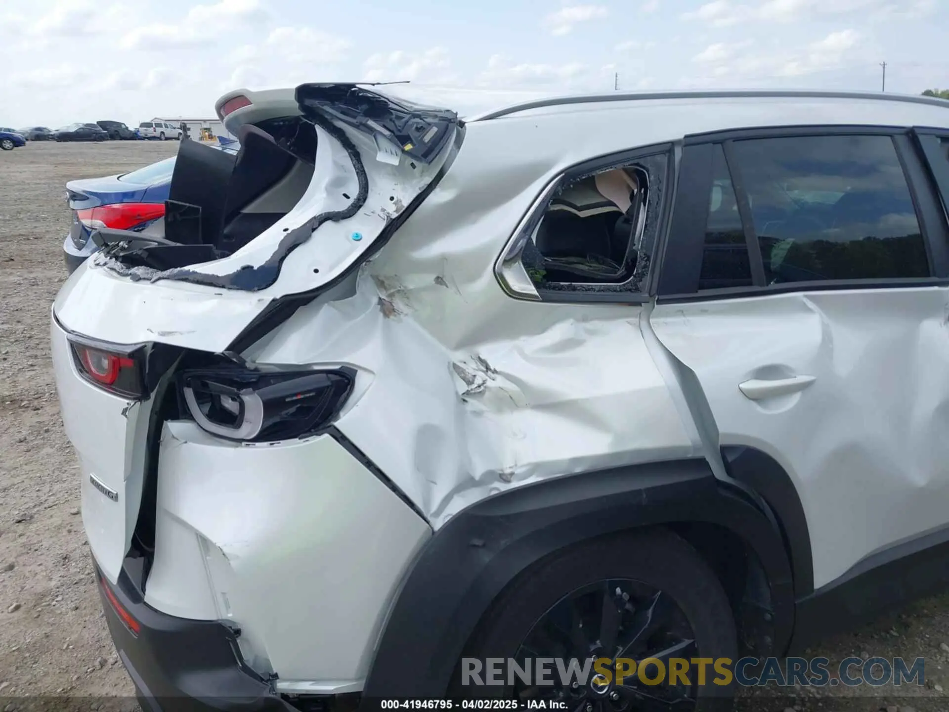 19 fotografías del automóvil dañado 7MMVABCMXPN124805 MAZDA CX-50 2023