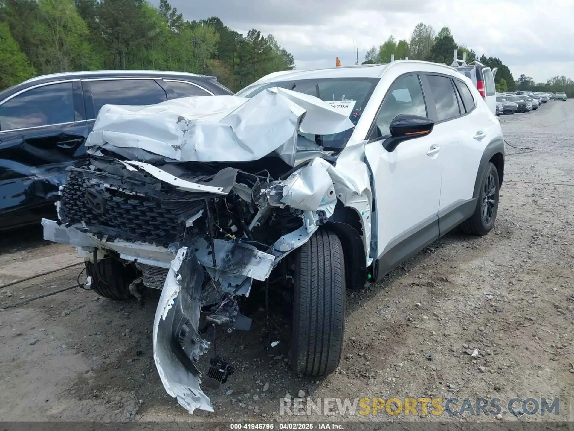 2 fotografías del automóvil dañado 7MMVABCMXPN124805 MAZDA CX-50 2023