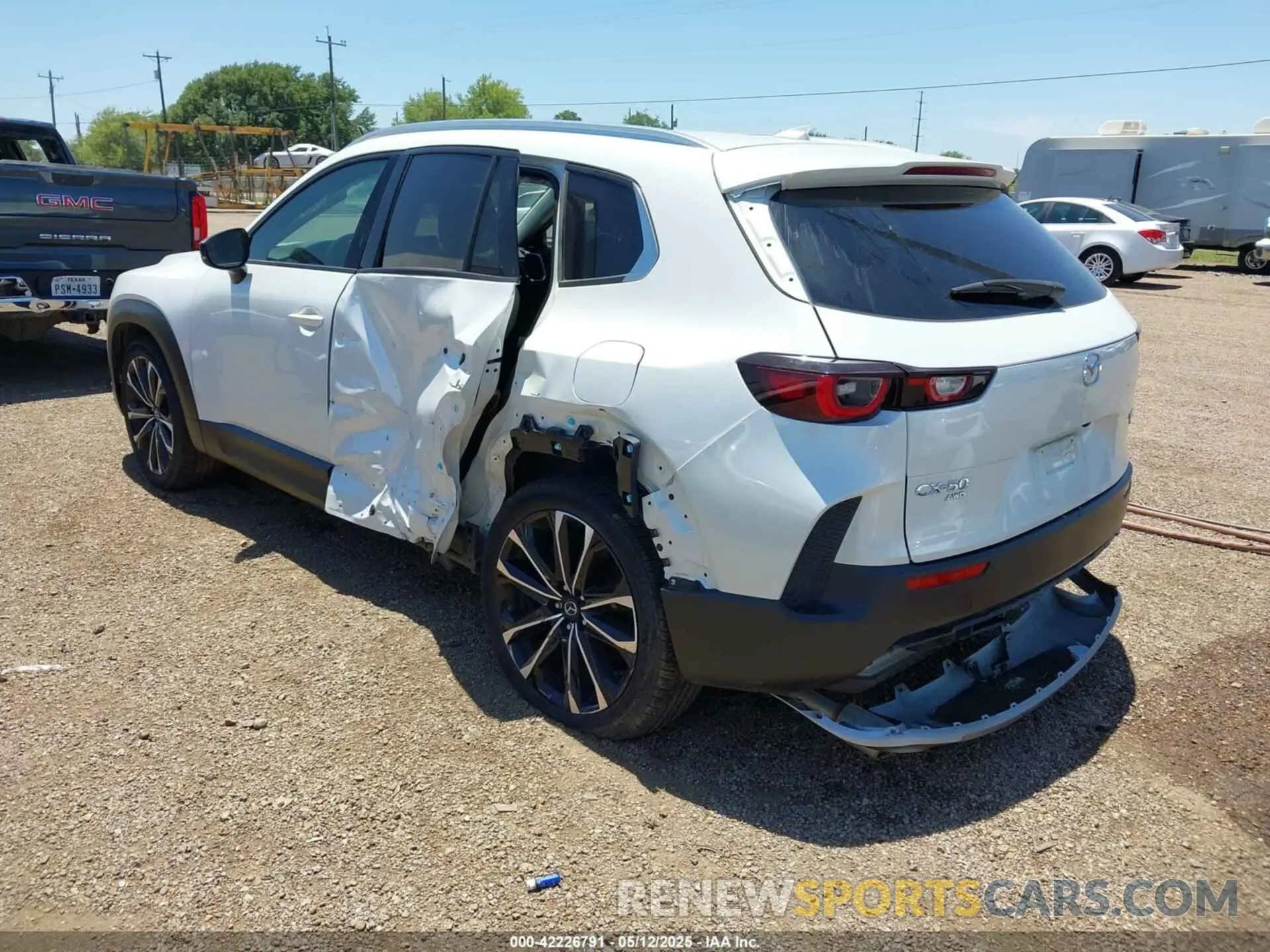3 fotografías del automóvil dañado 7MMVABDY4PN137292 MAZDA CX-50 2023