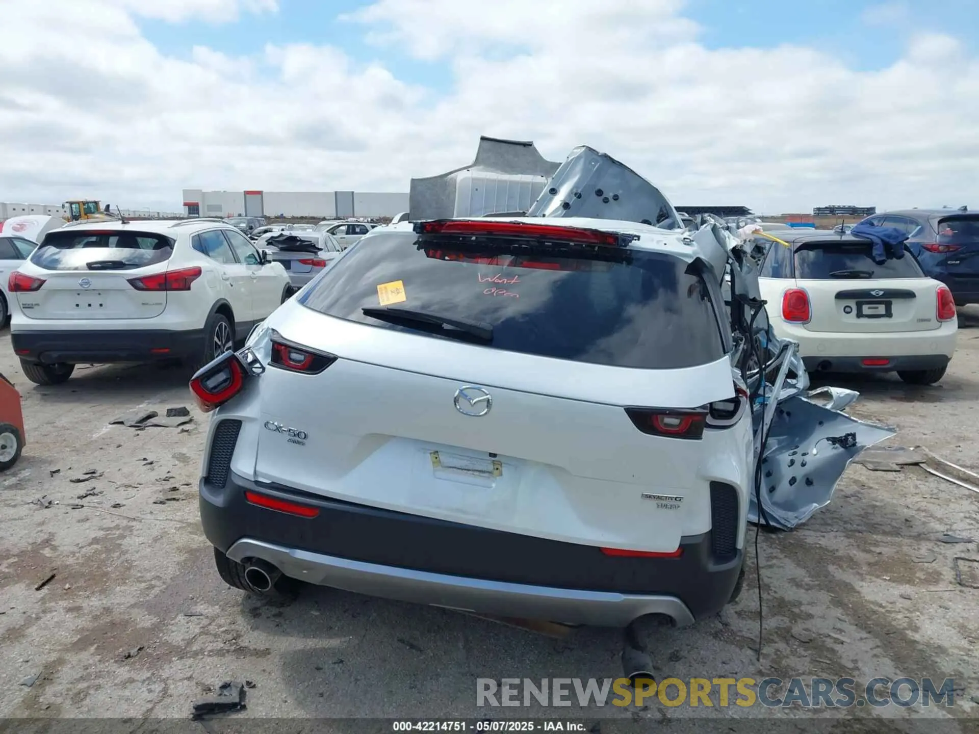 15 fotografías del automóvil dañado 7MMVABDY7PN138825 MAZDA CX-50 2023