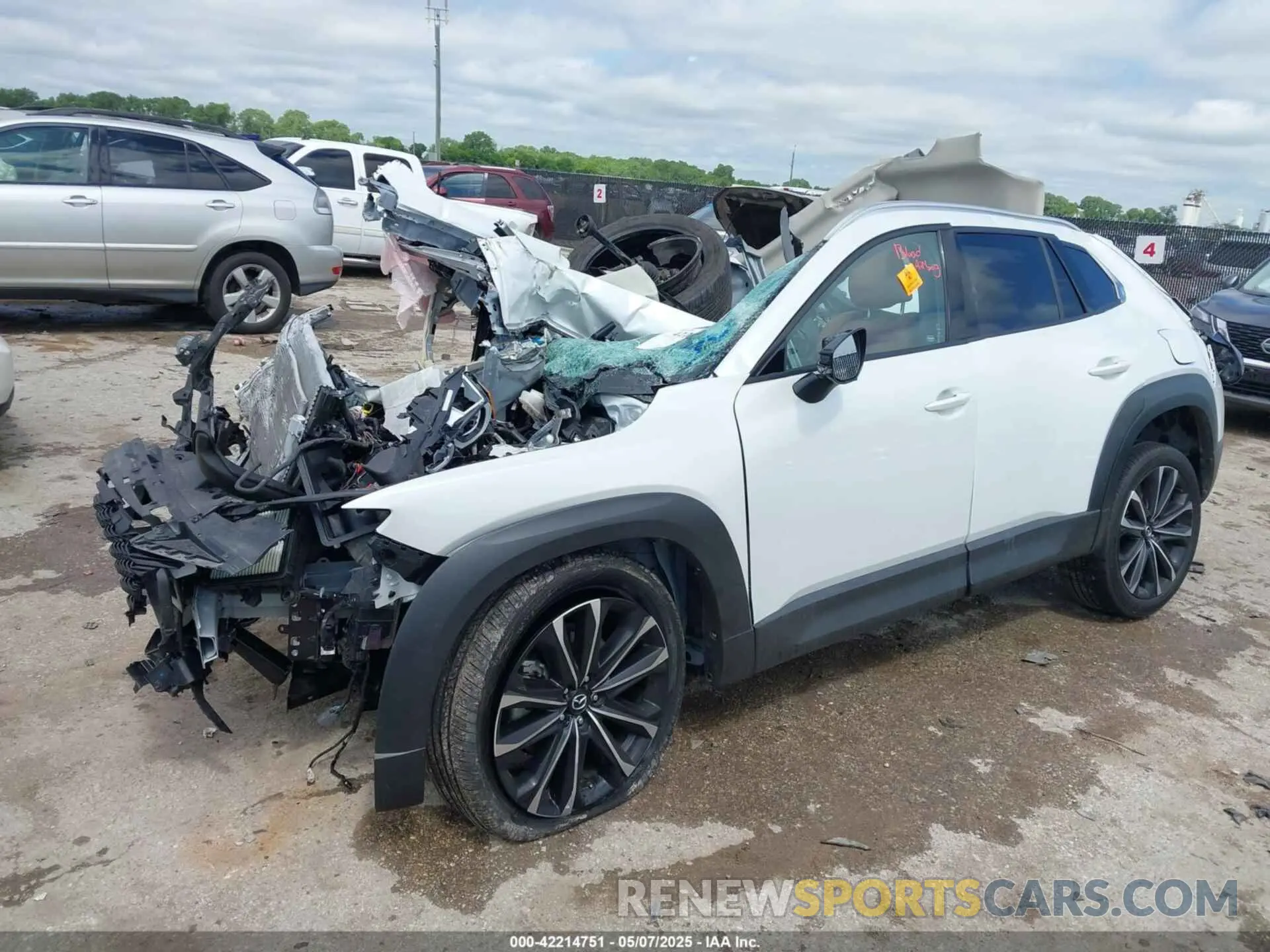 2 fotografías del automóvil dañado 7MMVABDY7PN138825 MAZDA CX-50 2023