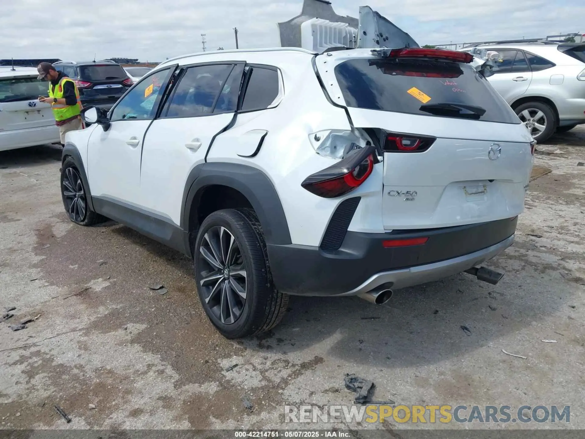 3 fotografías del automóvil dañado 7MMVABDY7PN138825 MAZDA CX-50 2023