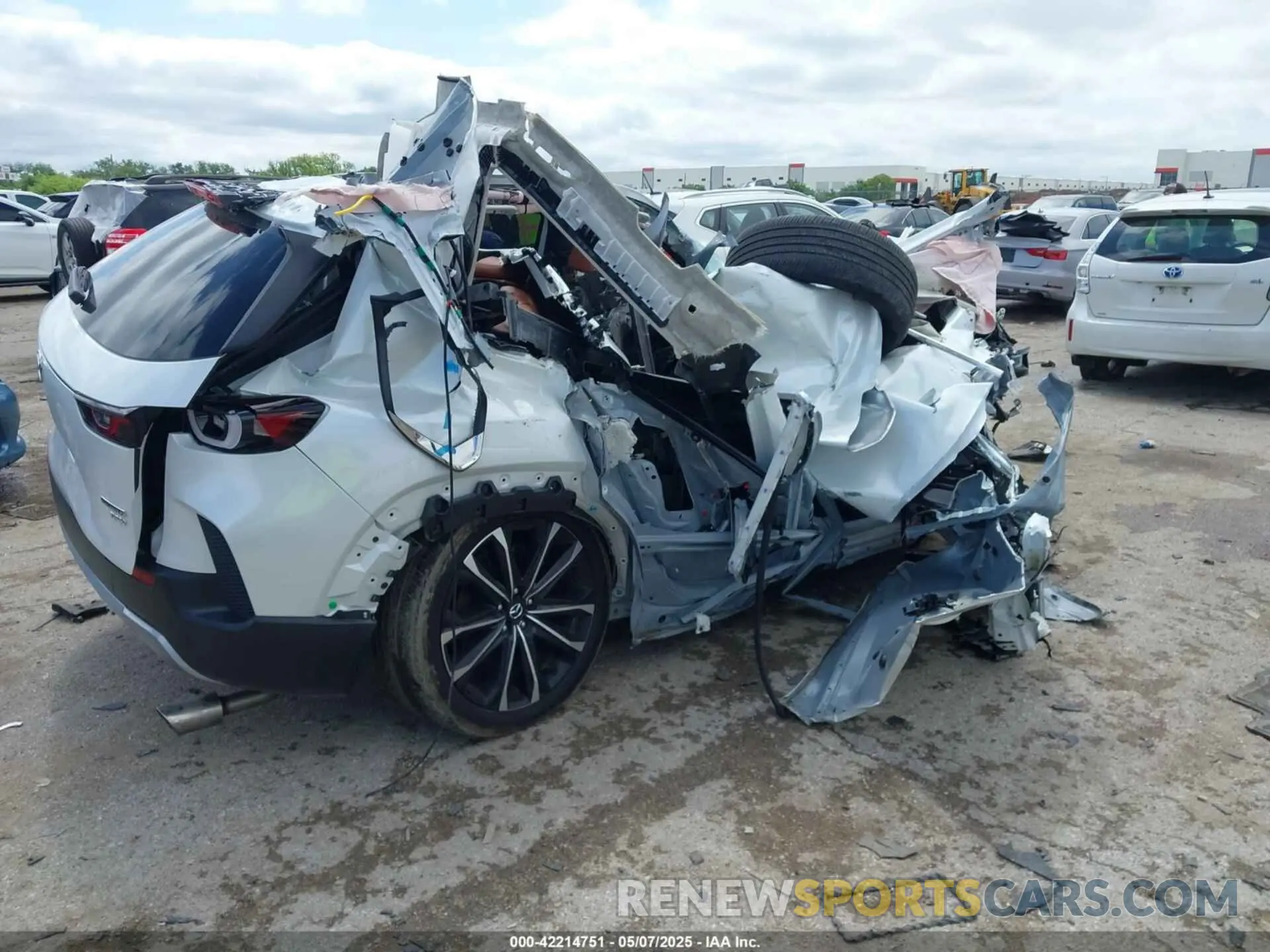 4 fotografías del automóvil dañado 7MMVABDY7PN138825 MAZDA CX-50 2023