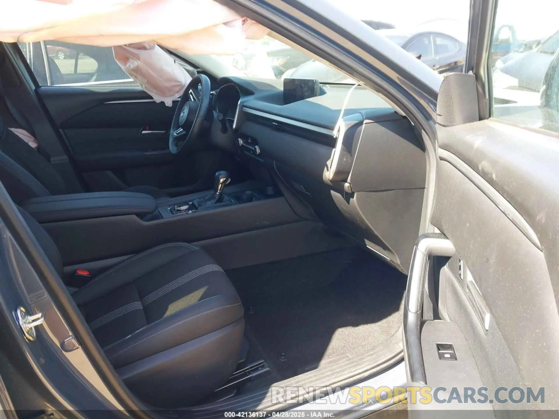 5 fotografías del automóvil dañado 7MMVABAM5RN192435 MAZDA CX-50 2024