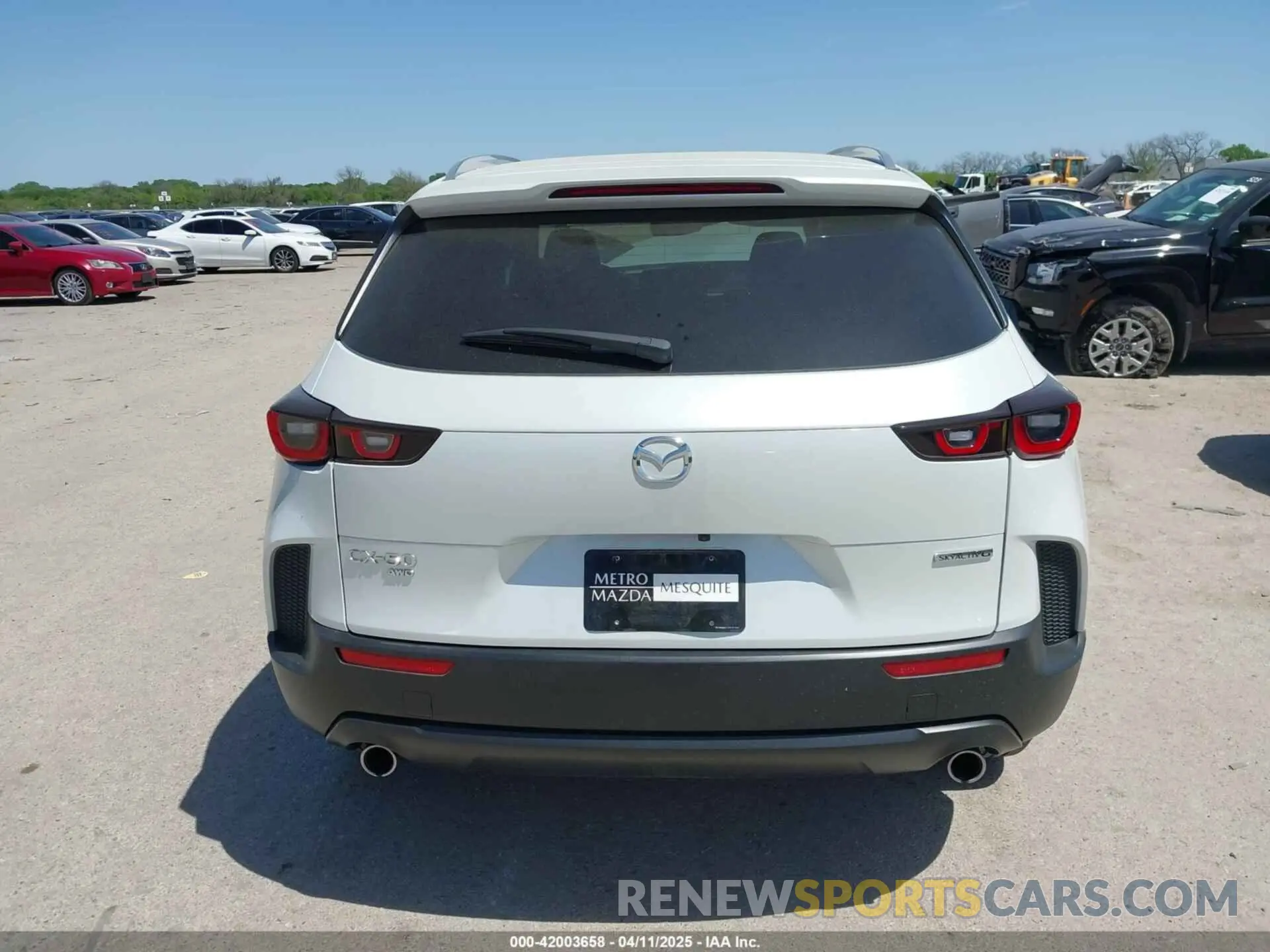16 fotografías del automóvil dañado 7MMVABAM9RN238736 MAZDA CX-50 2024
