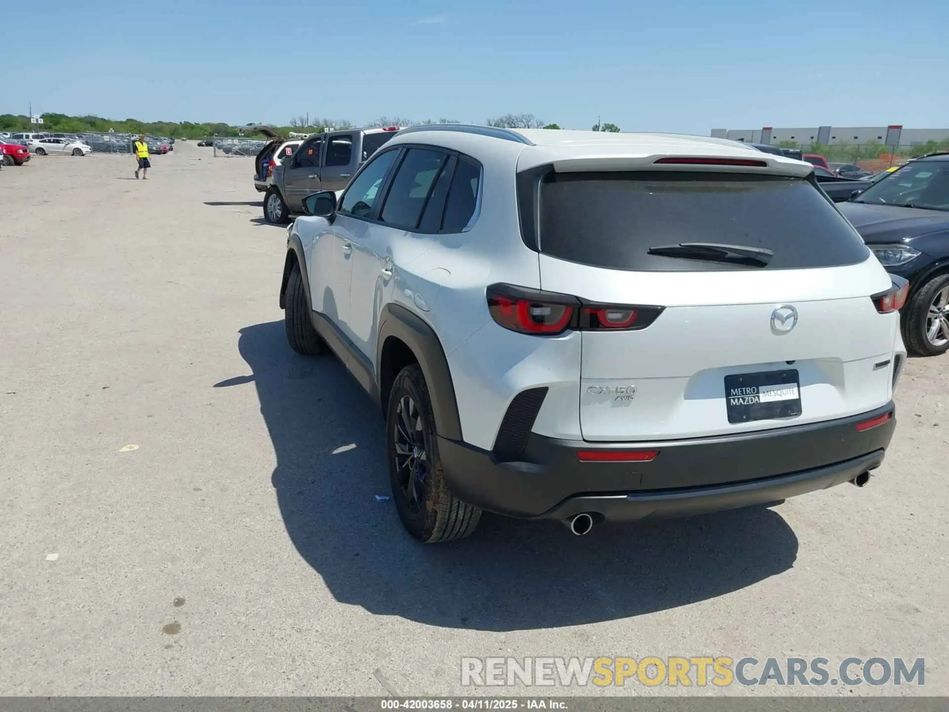3 fotografías del automóvil dañado 7MMVABAM9RN238736 MAZDA CX-50 2024