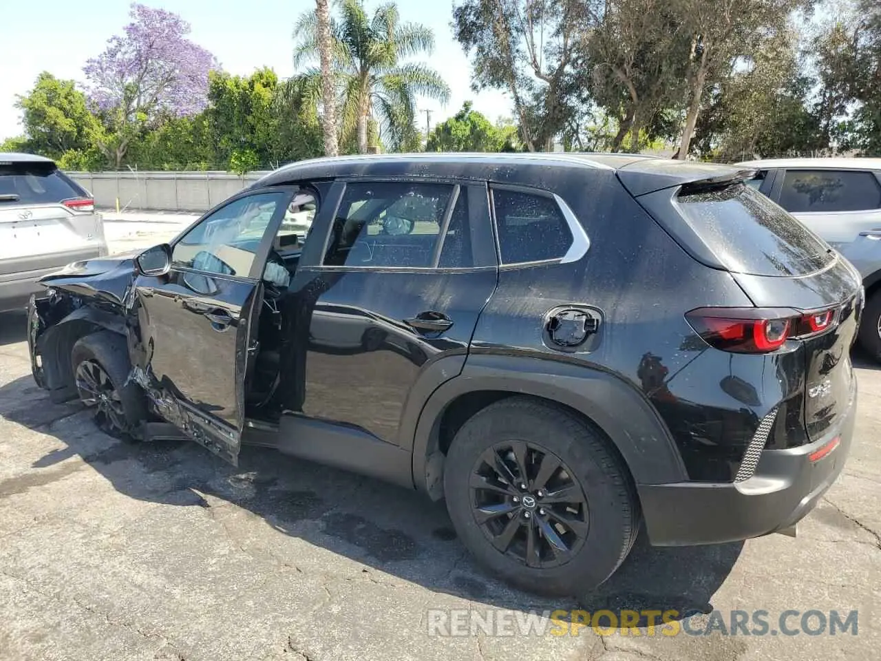 2 fotografías del automóvil dañado 7MMVABBM3RN175728 MAZDA CX-50 2024
