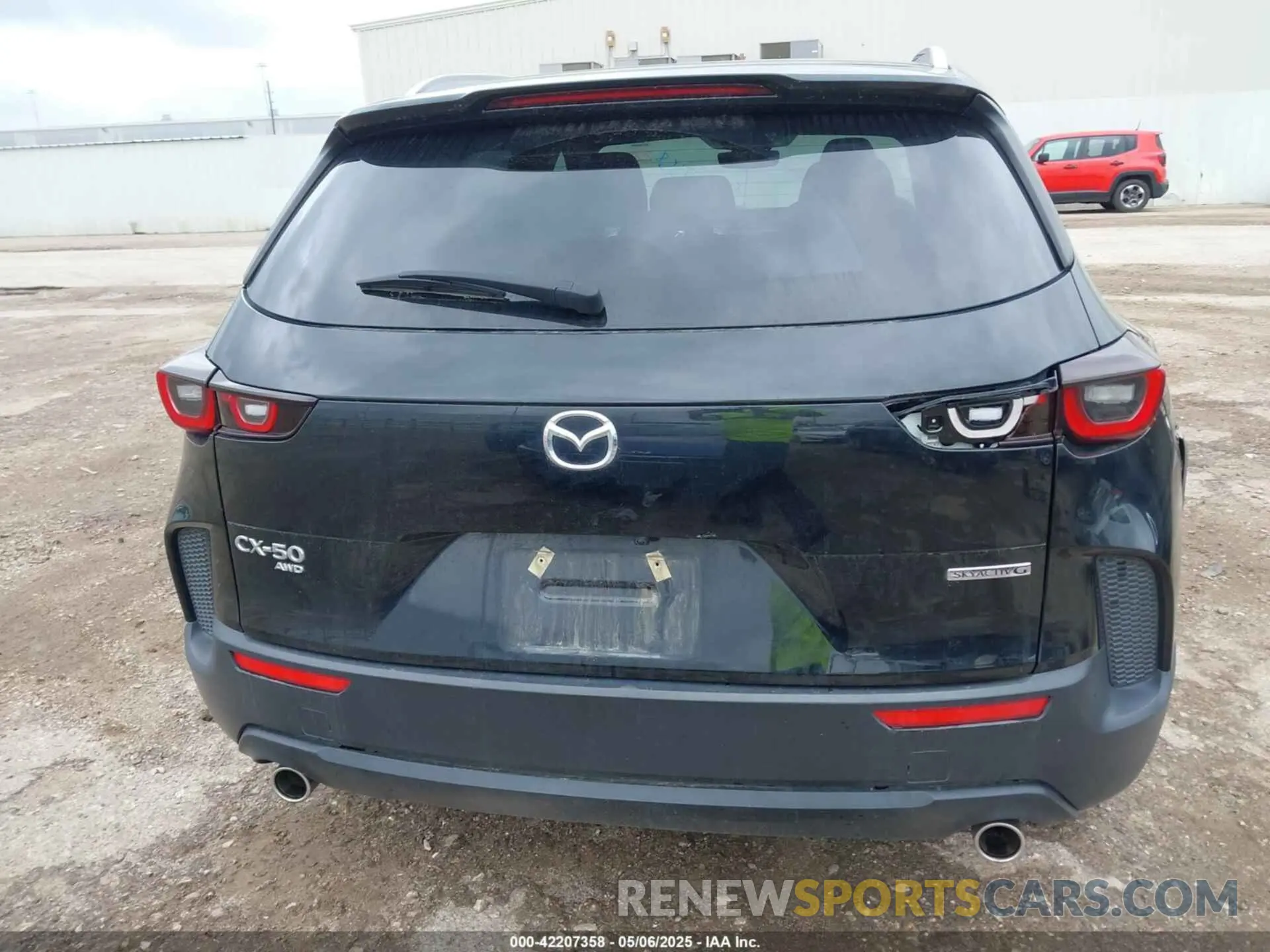 17 fotografías del automóvil dañado 7MMVABBM8RN175773 MAZDA CX-50 2024