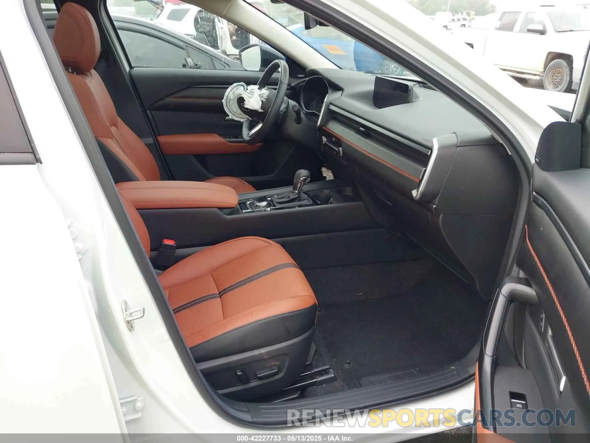 5 fotografías del automóvil dañado 7MMVABDY6RN242385 MAZDA CX-50 2024