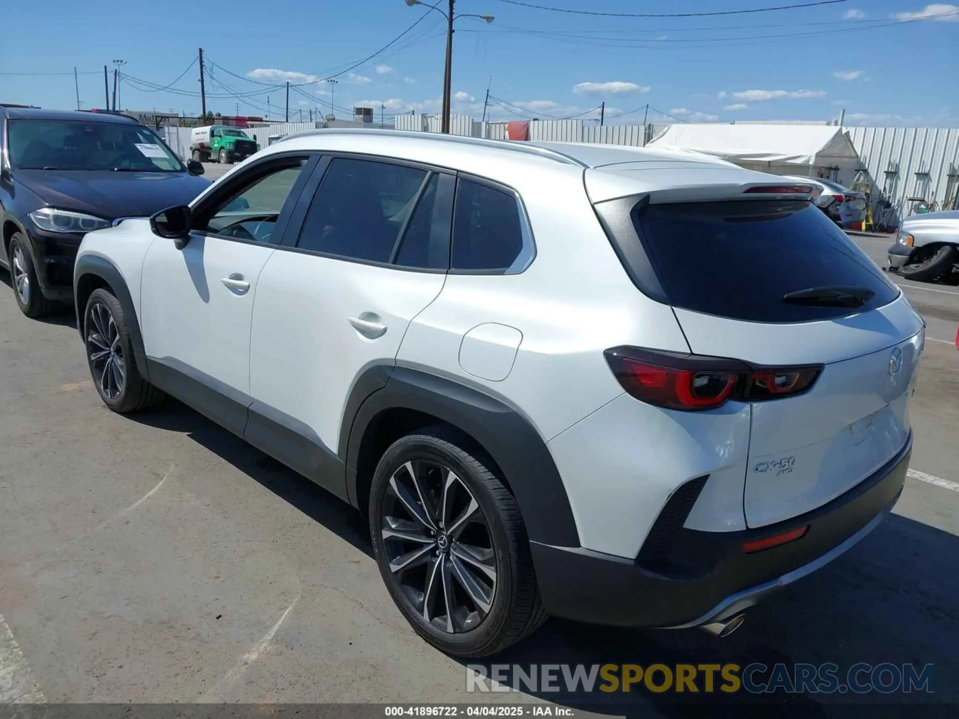 3 fotografías del automóvil dañado 7MMVABXY5RN205758 MAZDA CX-50 2024
