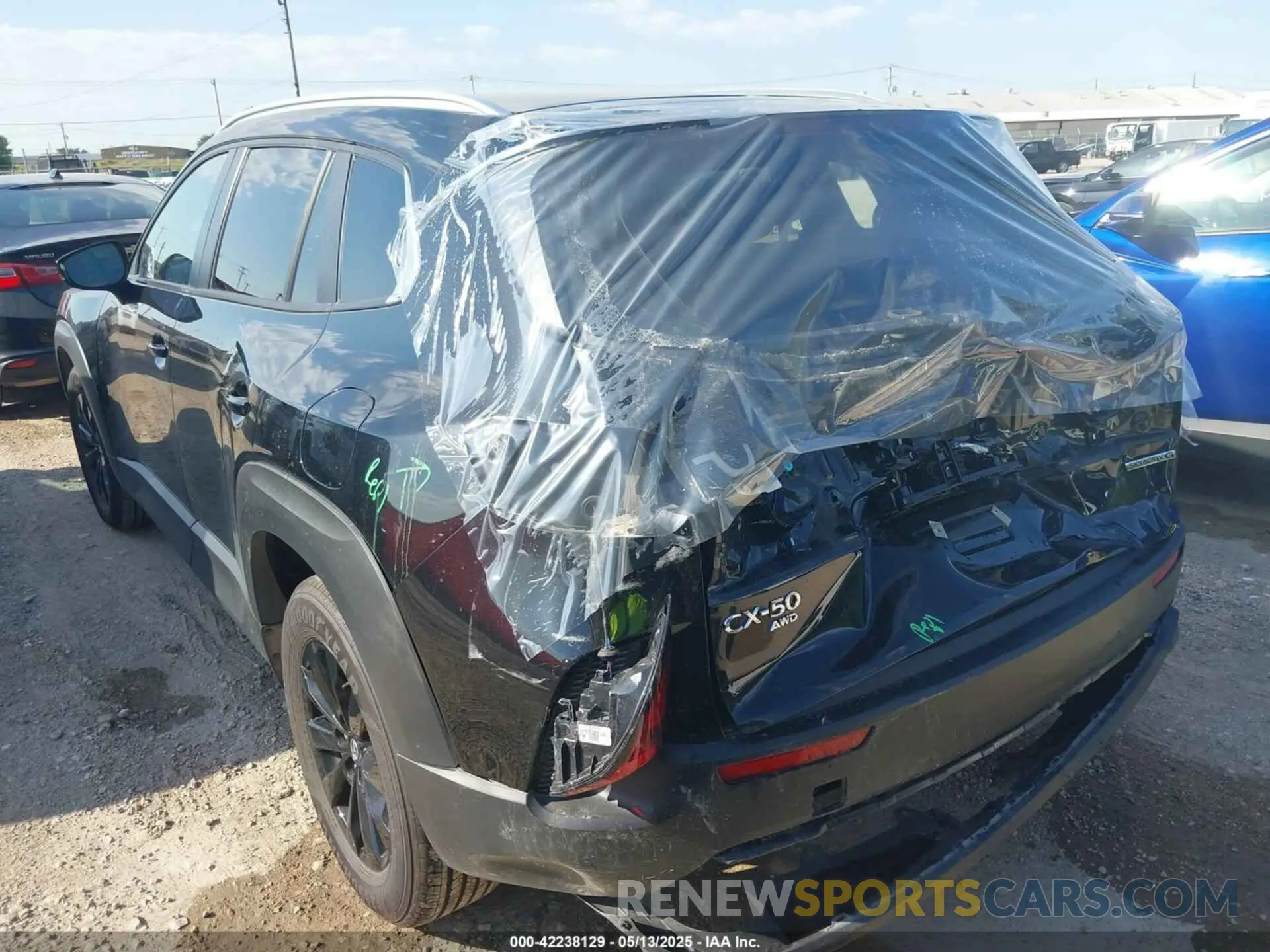 3 fotografías del automóvil dañado 7MMVABBMXSN337974 MAZDA CX-50 2025