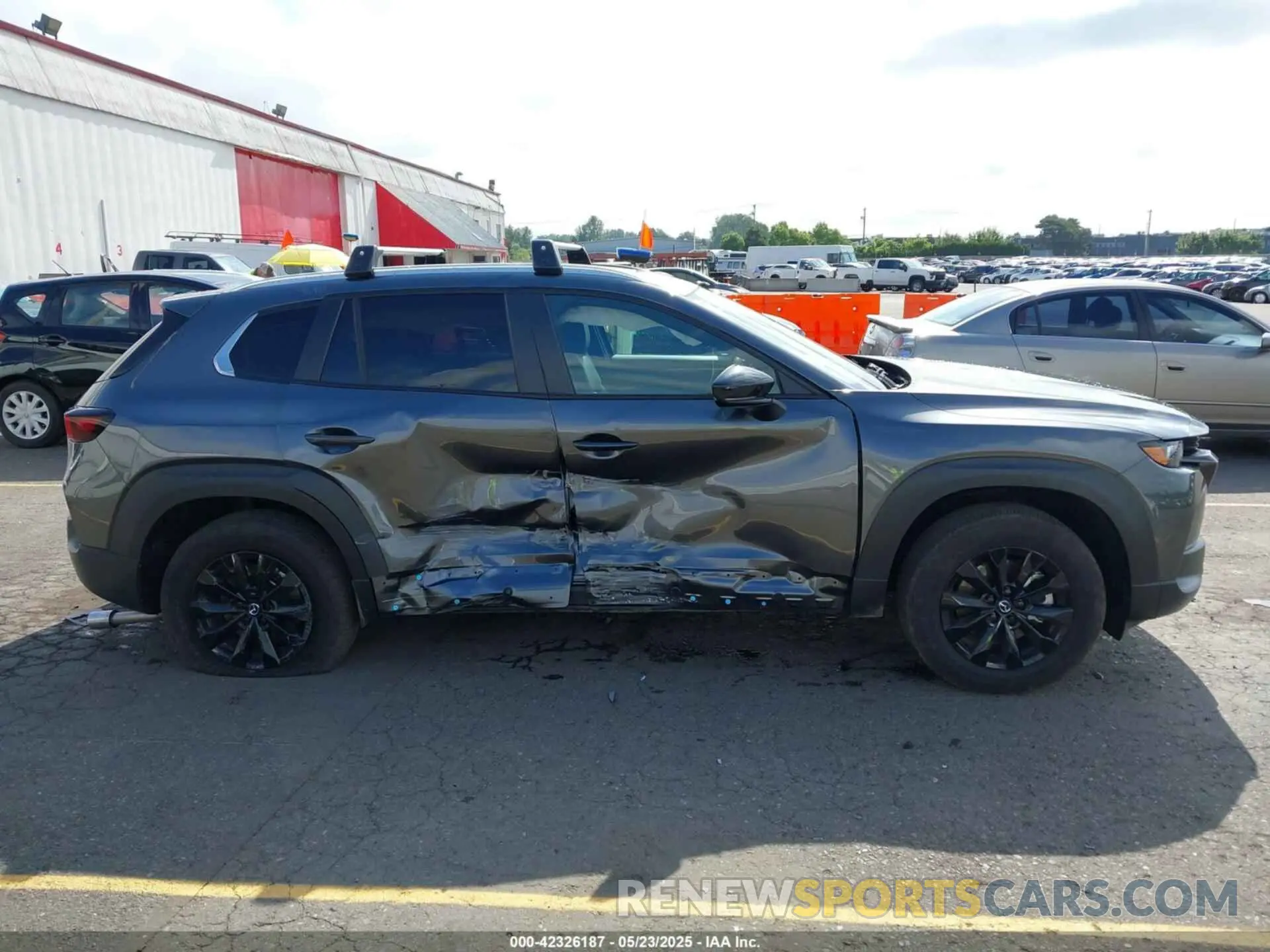 14 fotografías del automóvil dañado 7MMVABDM3SN313271 MAZDA CX-50 2025