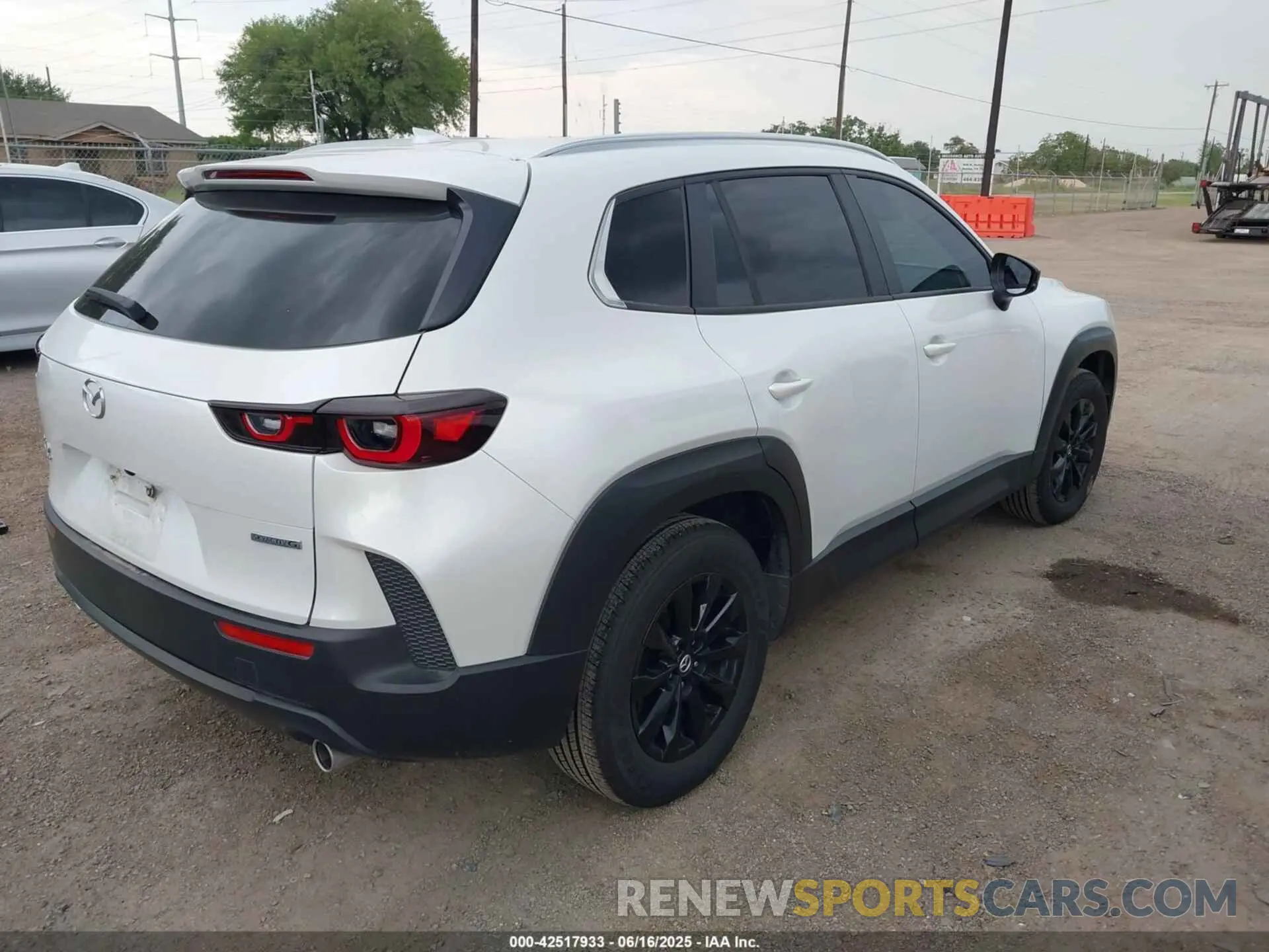 4 fotografías del automóvil dañado 7MMVABDM6SN306573 MAZDA CX-50 2025