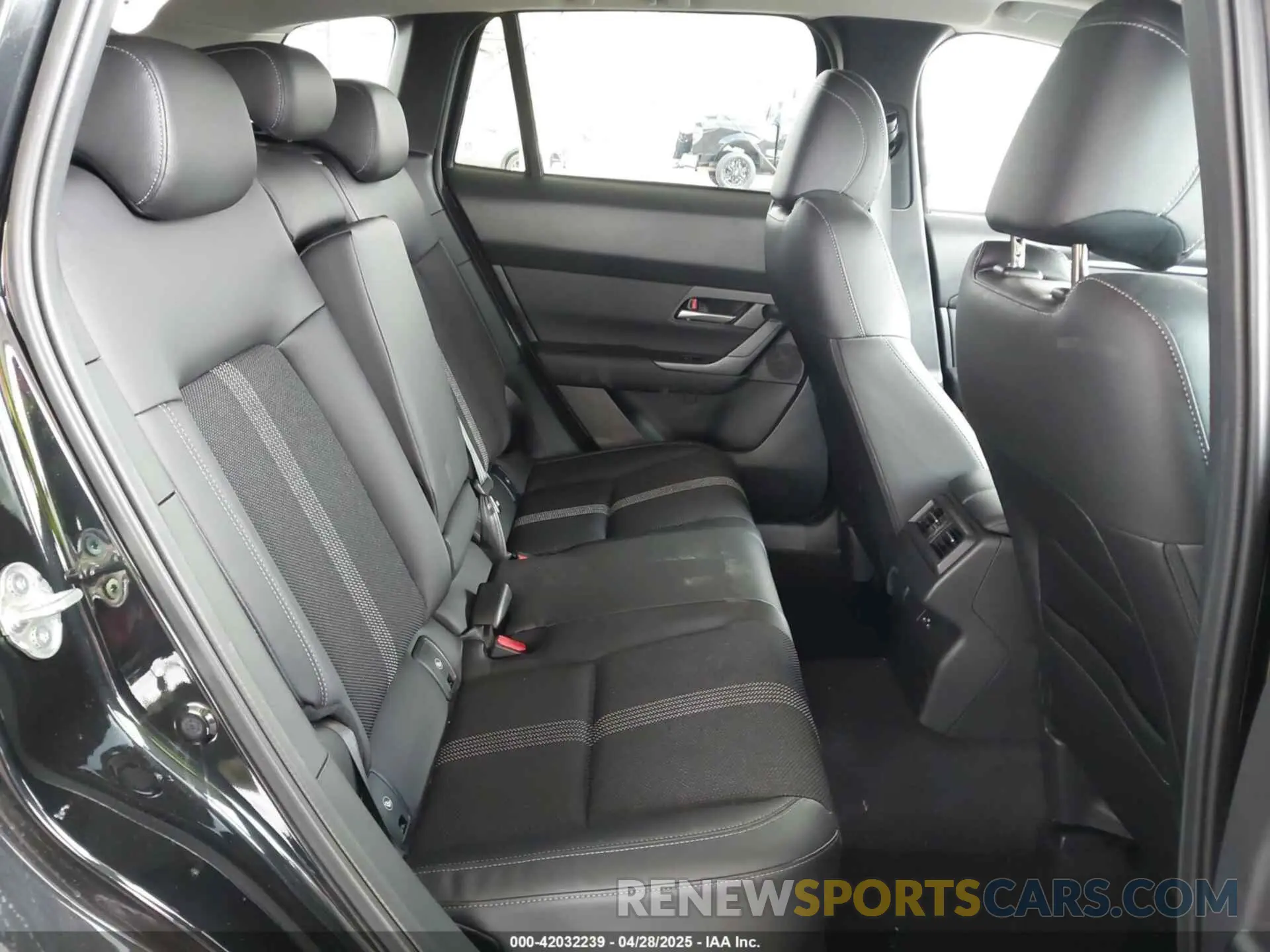 8 fotografías del automóvil dañado 7MMVABDM7SN316027 MAZDA CX-50 2025