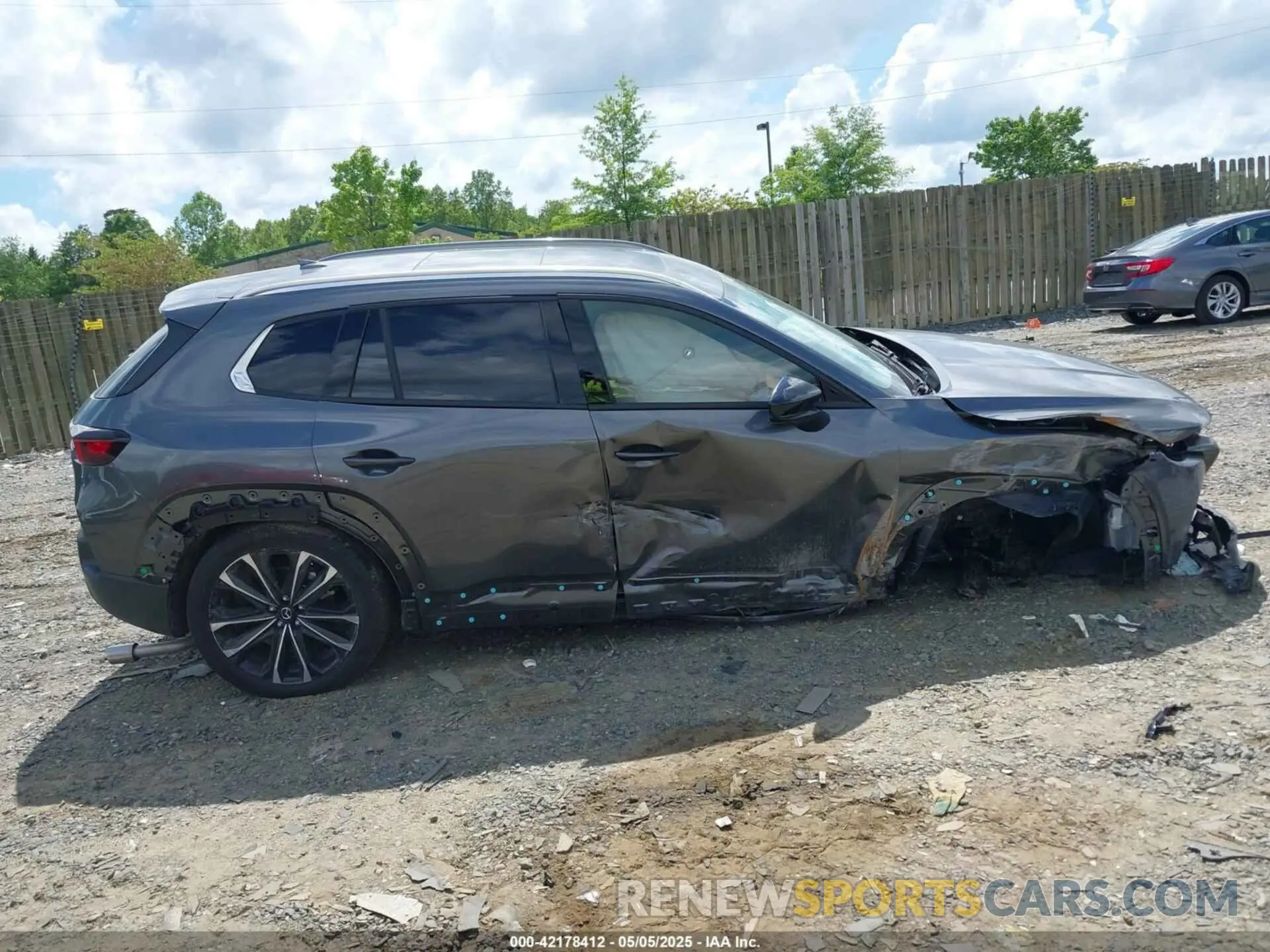 13 fotografías del automóvil dañado 7MMVABEM5SN318292 MAZDA CX-50 2025