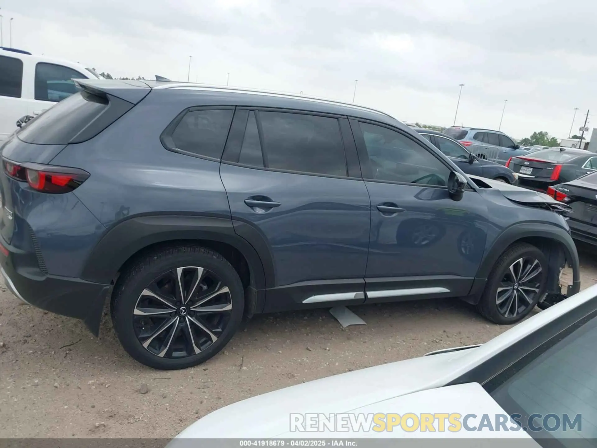 14 fotografías del automóvil dañado 7MMVABEY2SN311917 MAZDA CX-50 2025