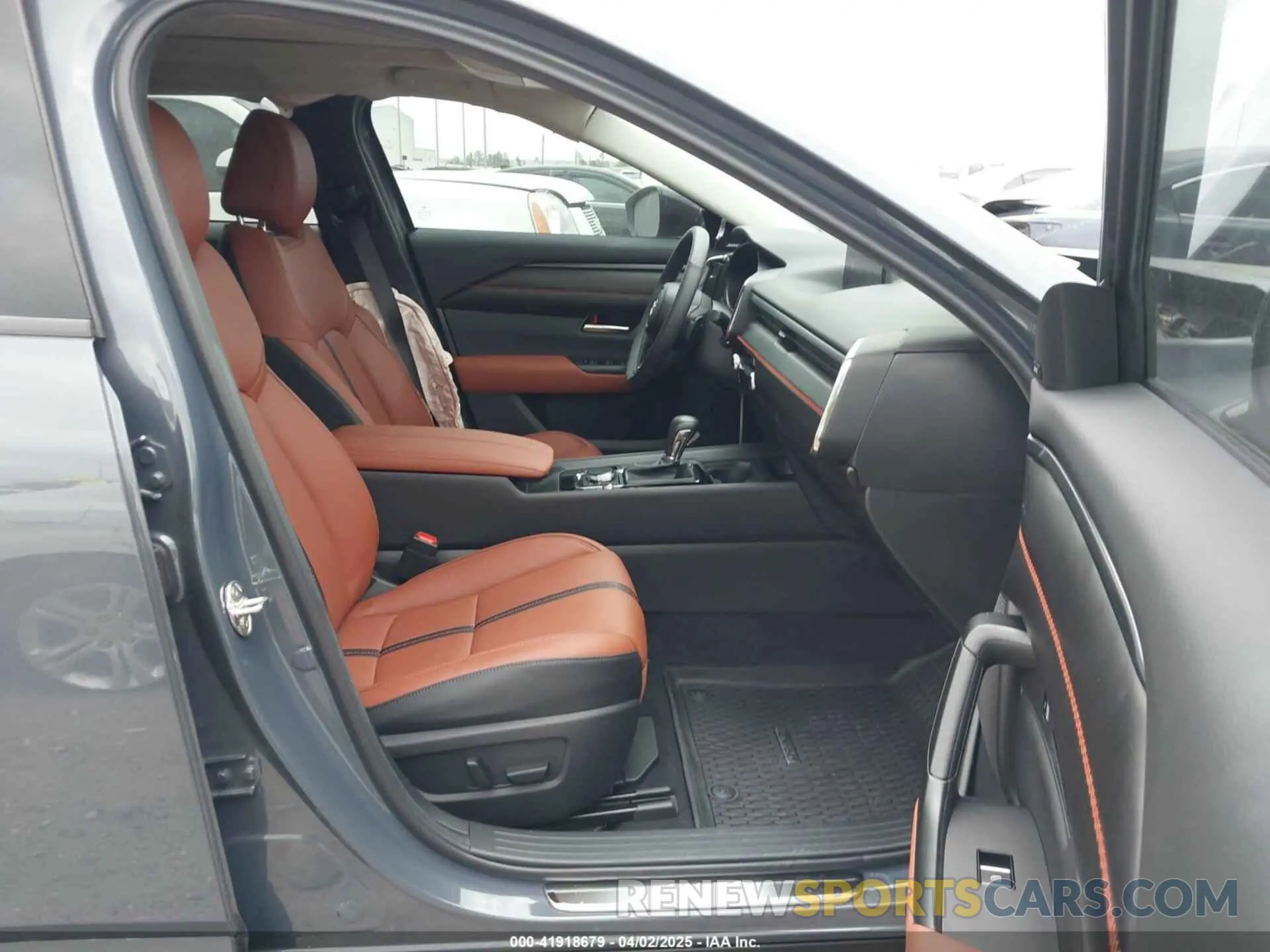 5 fotografías del automóvil dañado 7MMVABEY2SN311917 MAZDA CX-50 2025