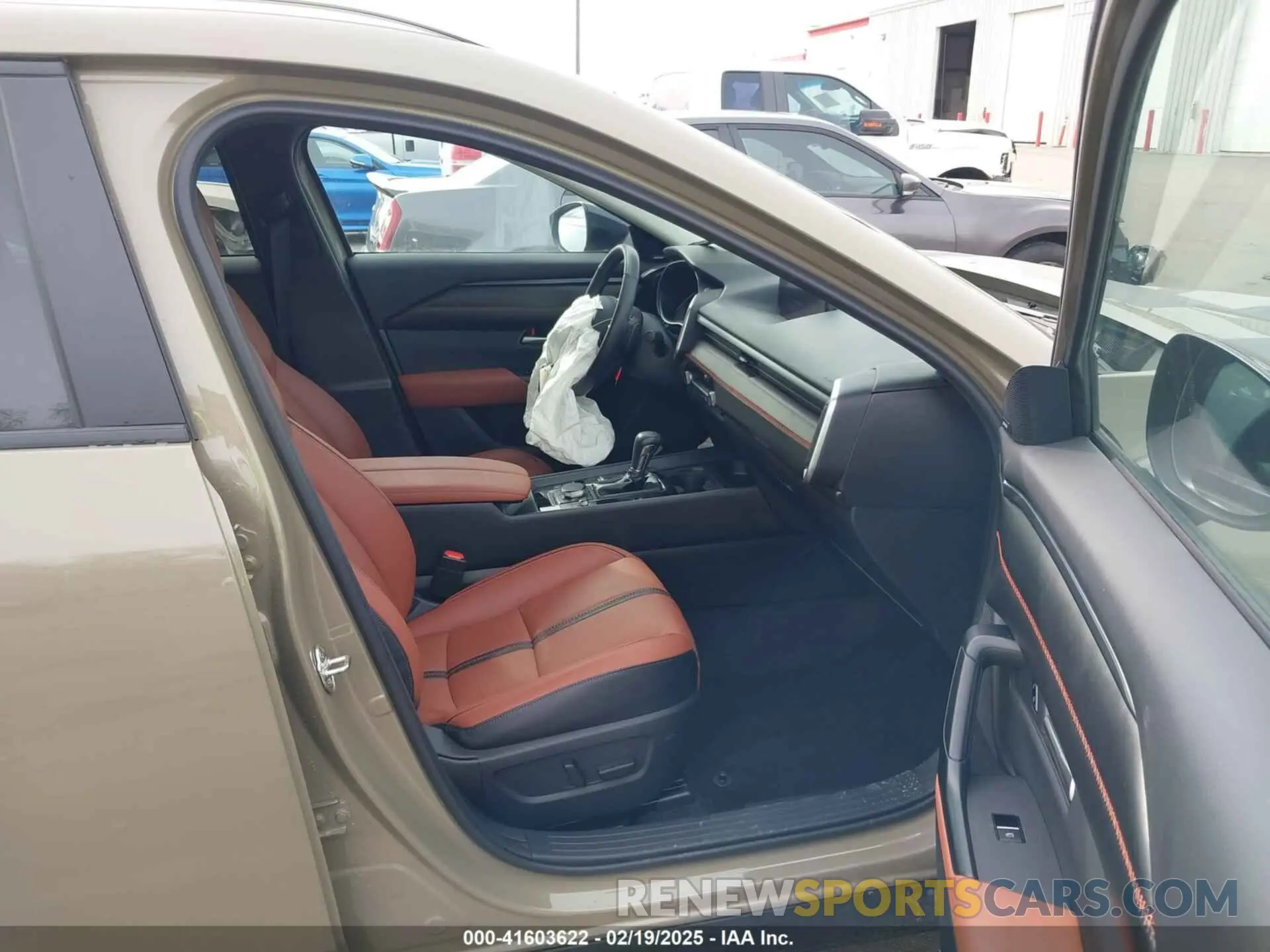 5 fotografías del automóvil dañado 7MMVABXY5SN311620 MAZDA CX-50 2025