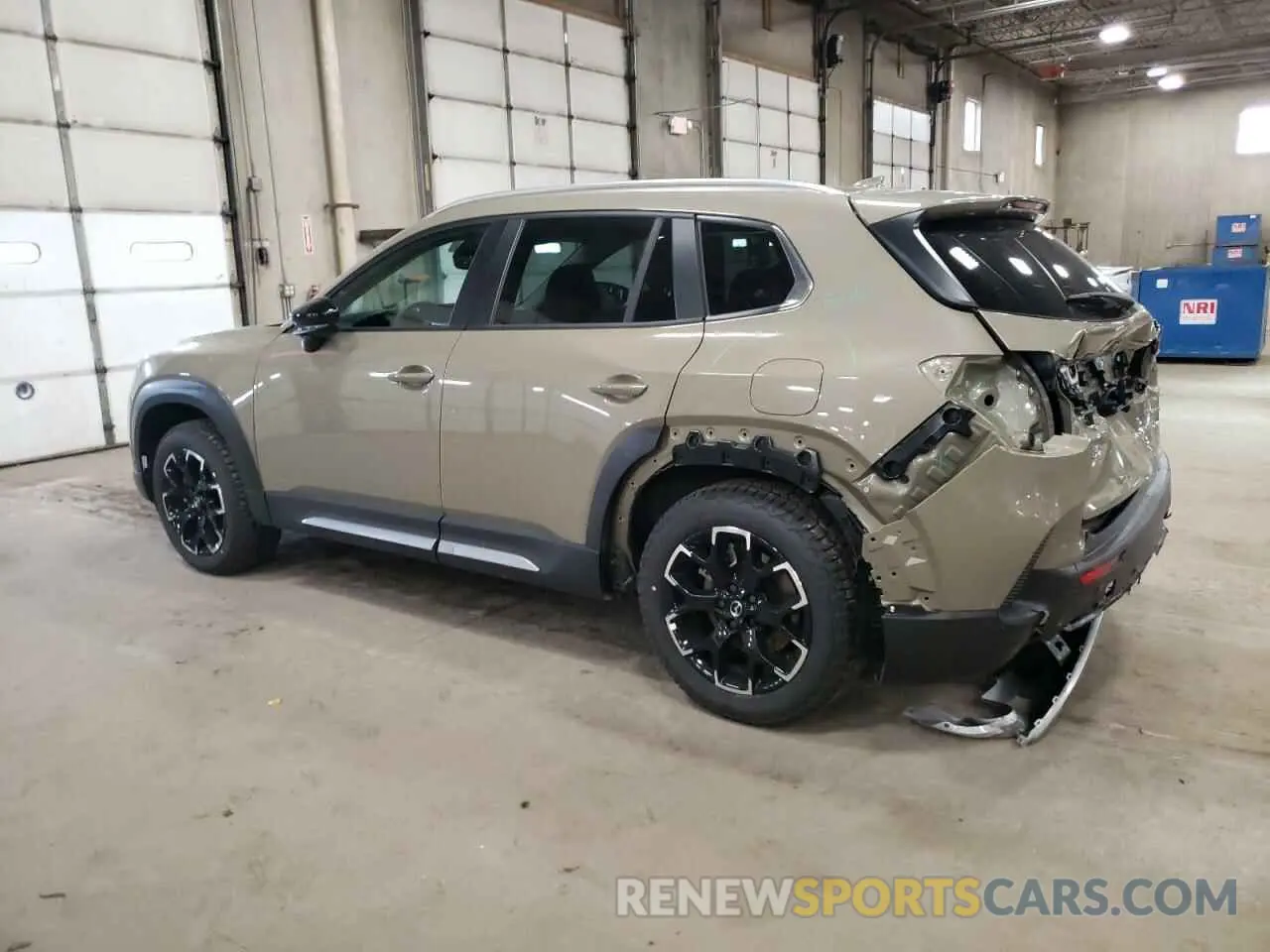 2 fotografías del automóvil dañado 7MMVABXY7SN309285 MAZDA CX-50 BASE 2025