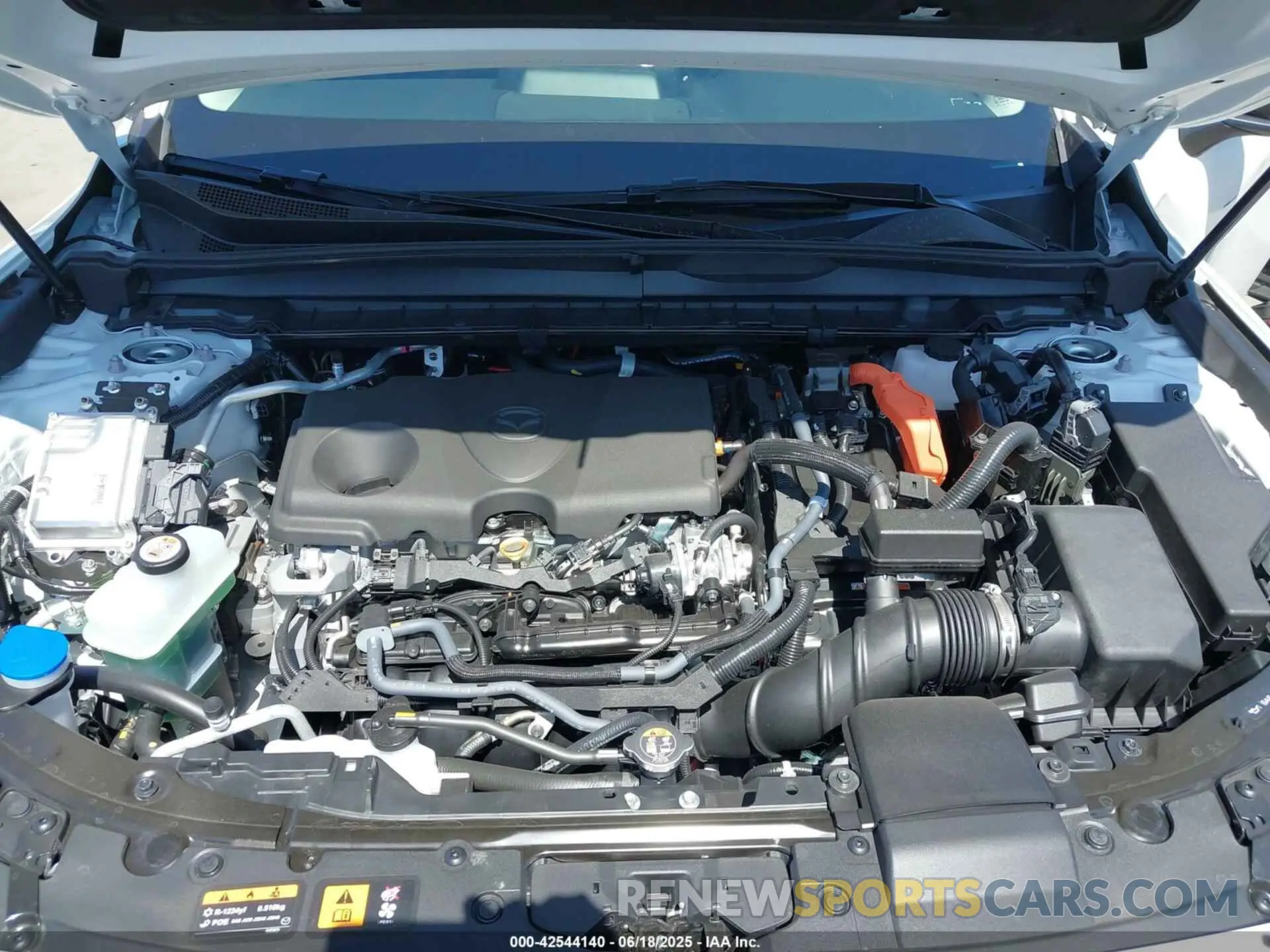 10 fotografías del automóvil dañado 7MMVAADW3SN109713 MAZDA CX-50 HYBRID 2025
