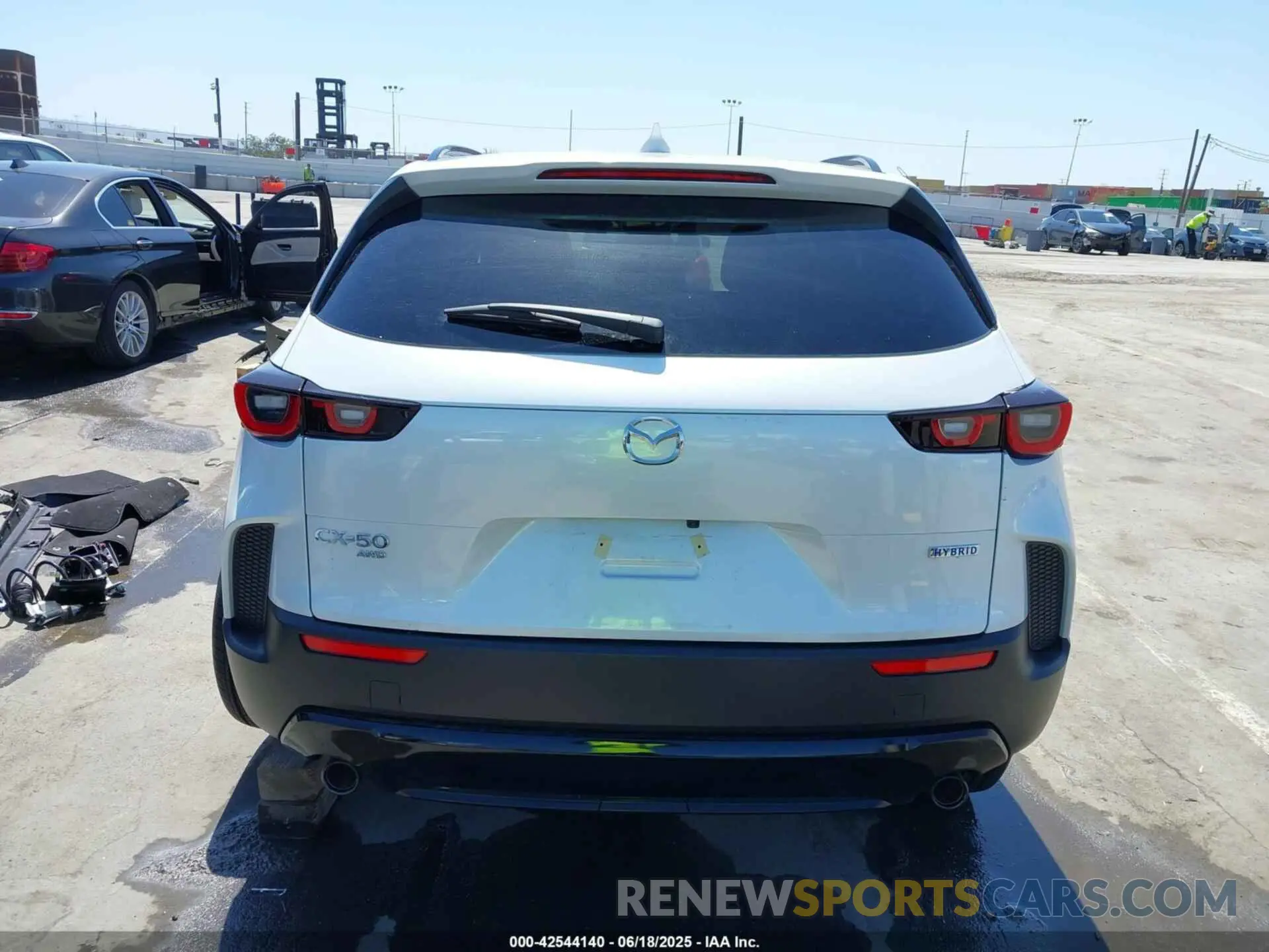 15 fotografías del automóvil dañado 7MMVAADW3SN109713 MAZDA CX-50 HYBRID 2025