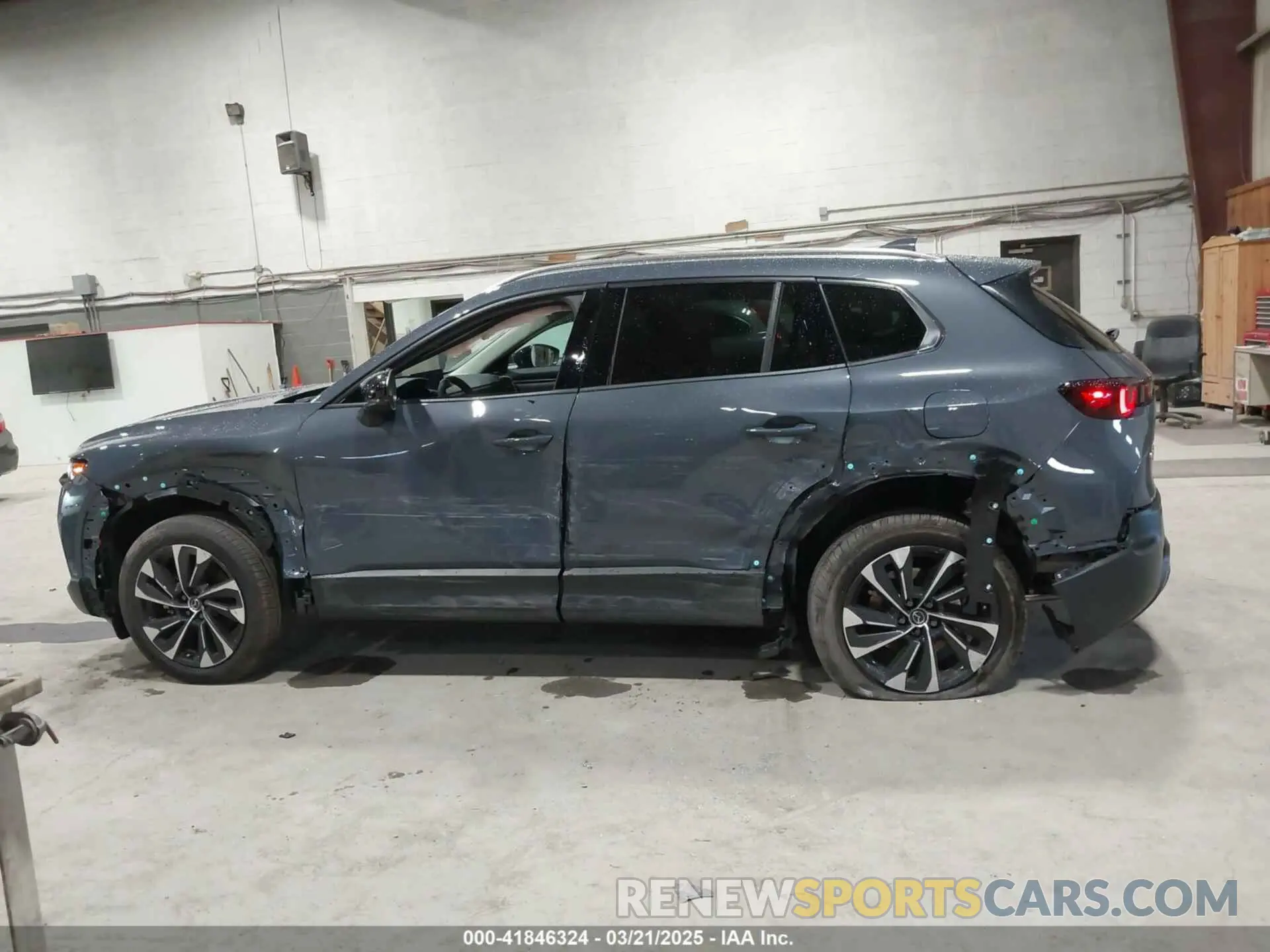 15 fotografías del automóvil dañado 7MMVAAEW1SN102161 MAZDA CX-50 HYBRID 2025