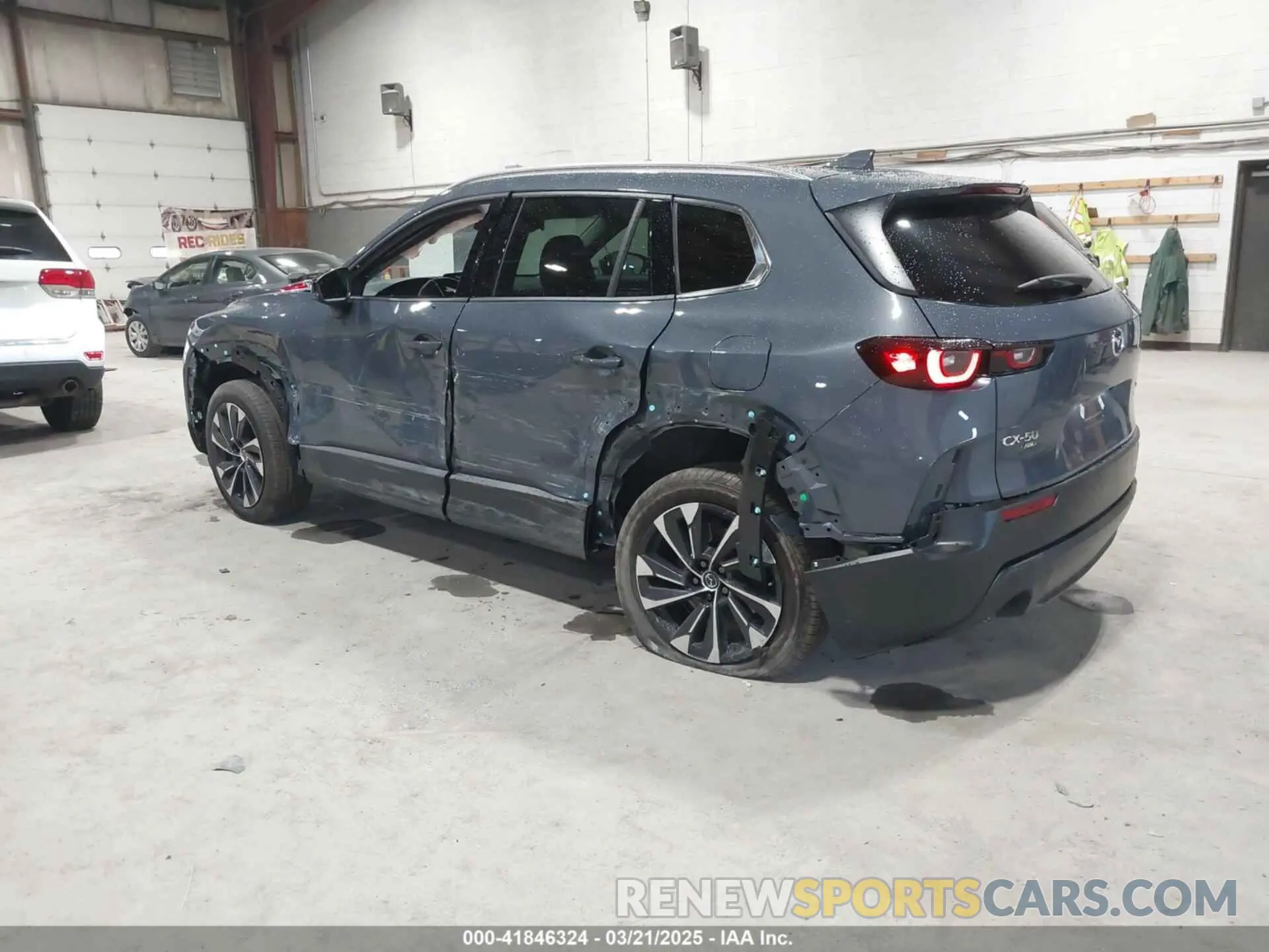3 fotografías del automóvil dañado 7MMVAAEW1SN102161 MAZDA CX-50 HYBRID 2025