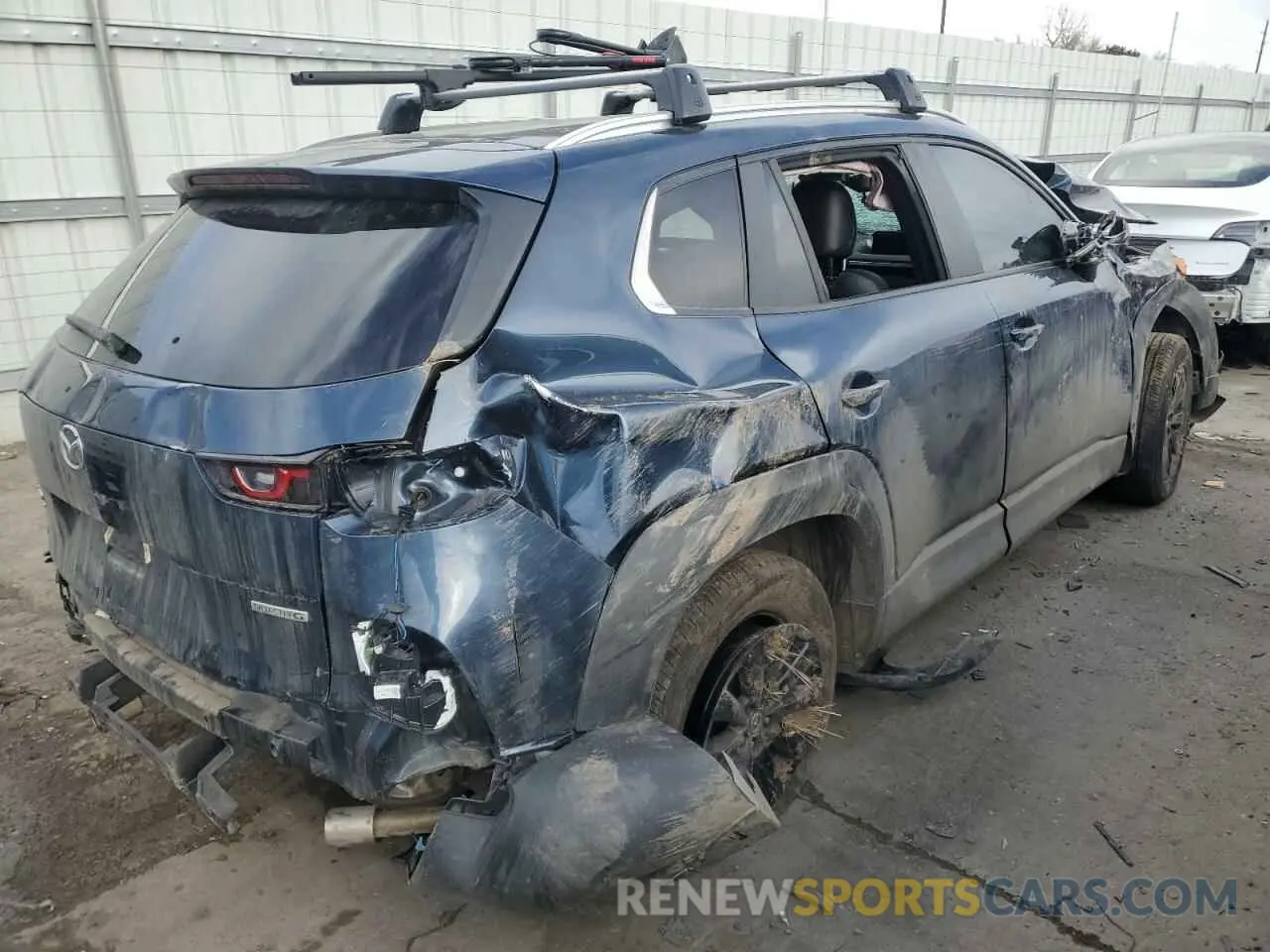 3 fotografías del automóvil dañado 7MMVABCM0PN148255 MAZDA CX-50 PREF 2023