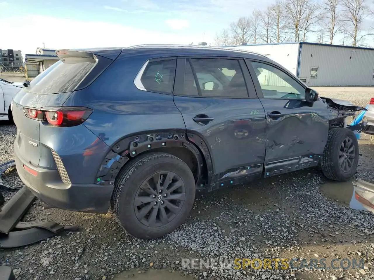 3 fotografías del automóvil dañado 7MMVABCM1PN120738 MAZDA CX-50 PREF 2023