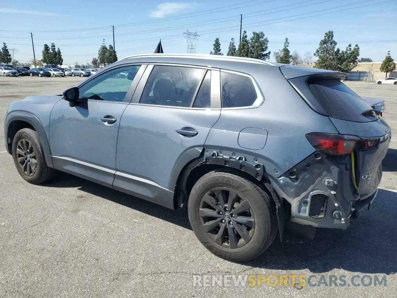 2 fotografías del automóvil dañado 7MMVABCM3PN113614 MAZDA CX-50 PREF 2023