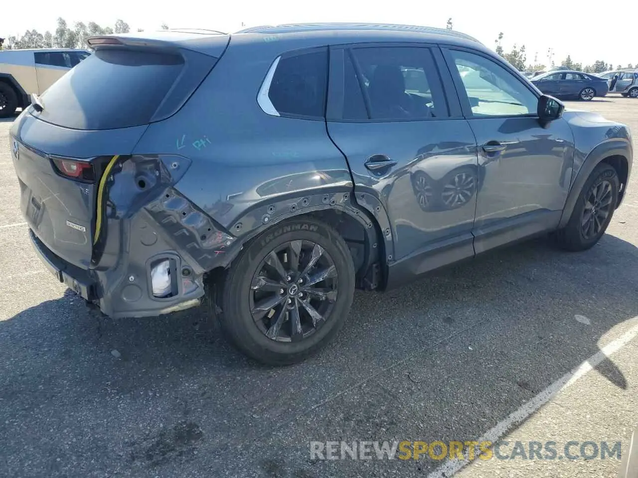 3 fotografías del automóvil dañado 7MMVABCM3PN113614 MAZDA CX-50 PREF 2023
