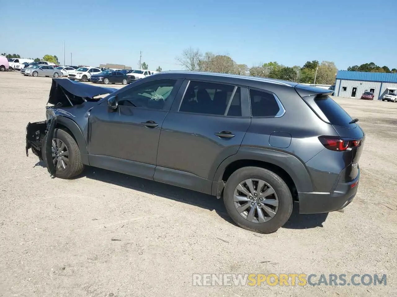 2 fotografías del automóvil dañado 7MMVABCM6PN145781 MAZDA CX-50 PREF 2023