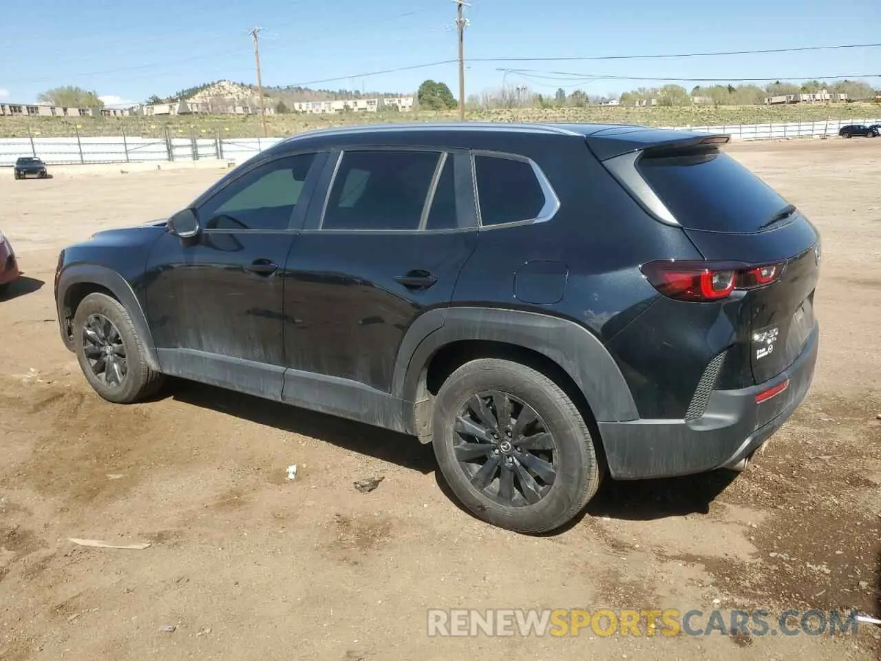 2 fotografías del automóvil dañado 7MMVABCM8PN132045 MAZDA CX-50 PREF 2023