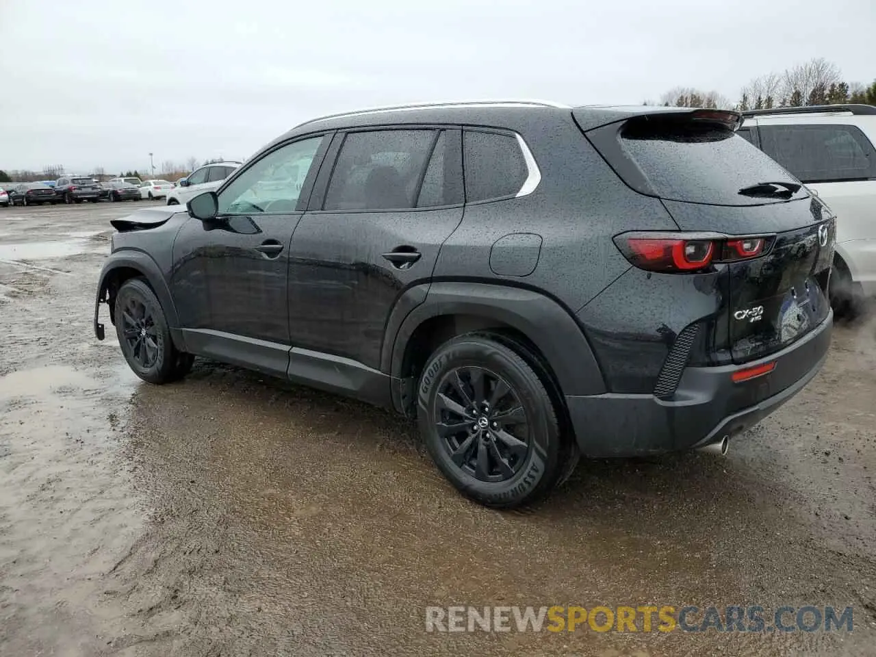 2 fotografías del automóvil dañado 7MMVABCMXPN118034 MAZDA CX-50 PREF 2023