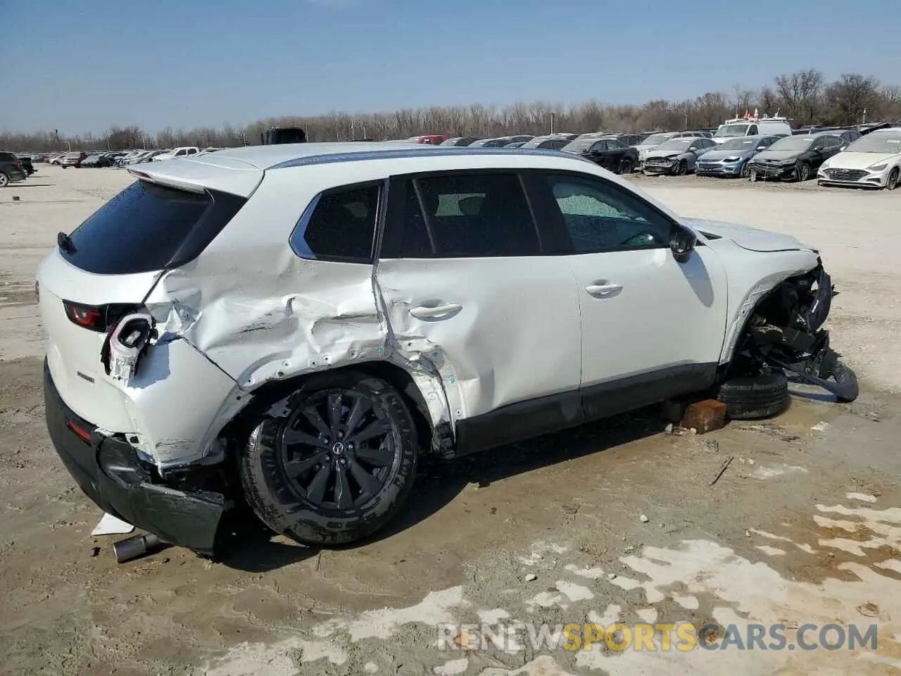 3 fotografías del automóvil dañado 7MMVABBM3RN169816 MAZDA CX-50 PREF 2024