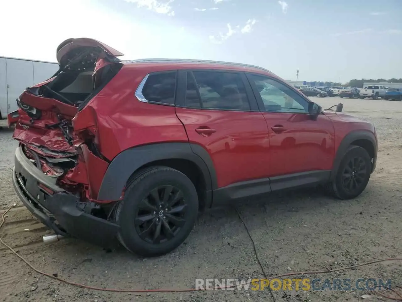 3 fotografías del automóvil dañado 7MMVABBM5RN229157 MAZDA CX-50 PREF 2024