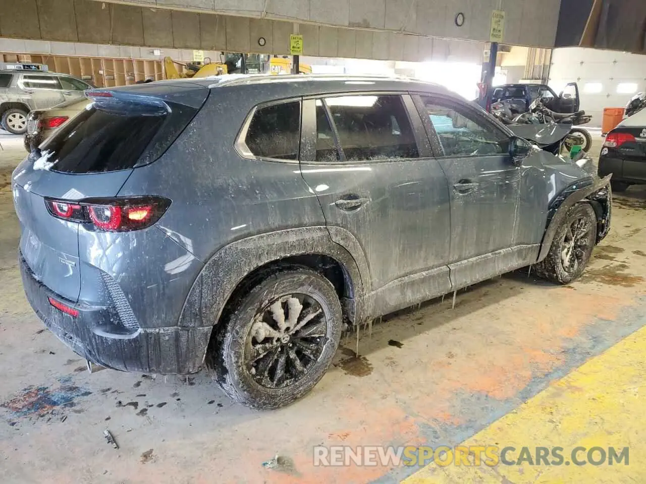 3 fotografías del automóvil dañado 7MMVABBM8RN168161 MAZDA CX-50 PREF 2024