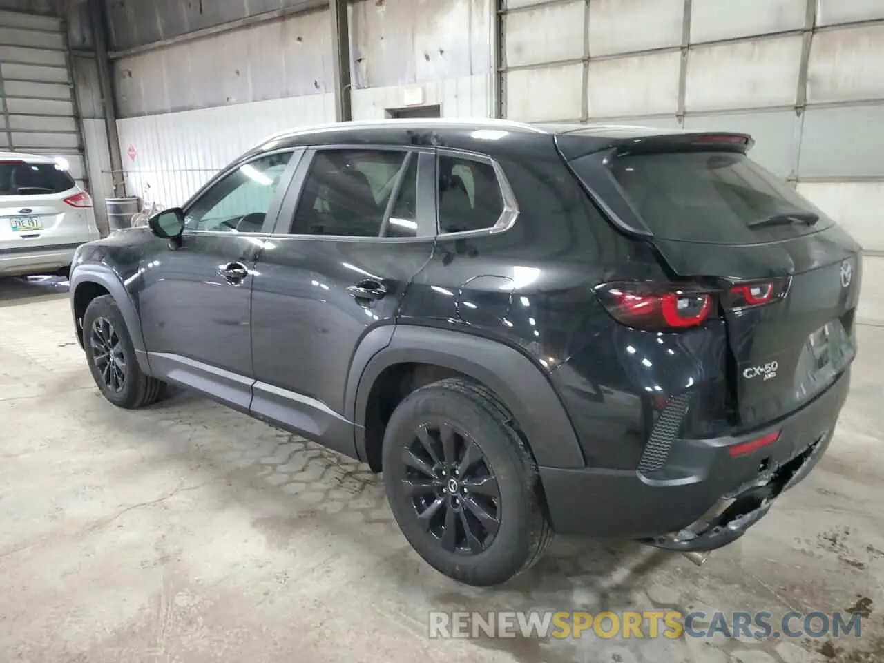 2 fotografías del automóvil dañado 7MMVABBM8RN179872 MAZDA CX-50 PREF 2024