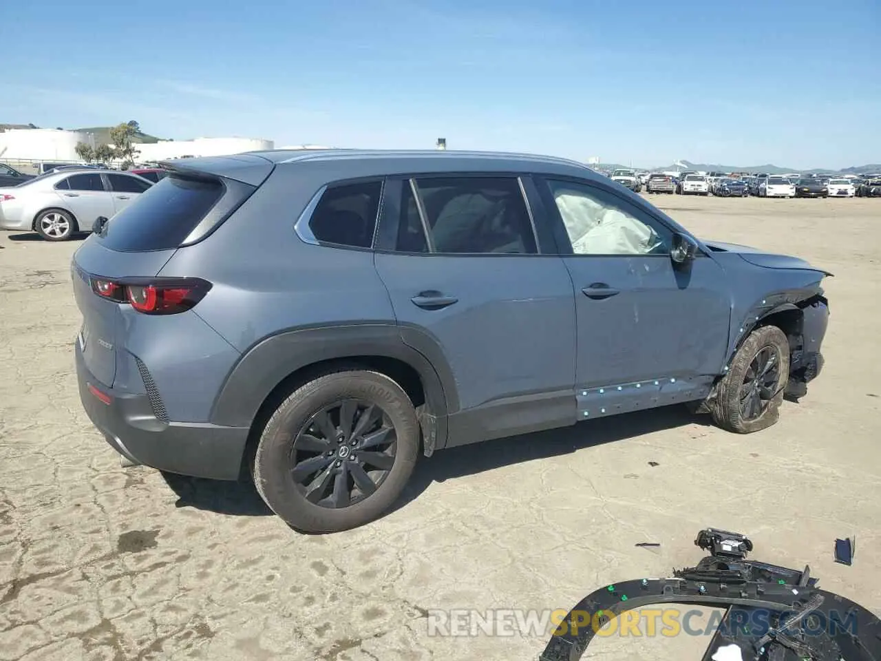 3 fotografías del automóvil dañado 7MMVABBMXRN204058 MAZDA CX-50 PREF 2024