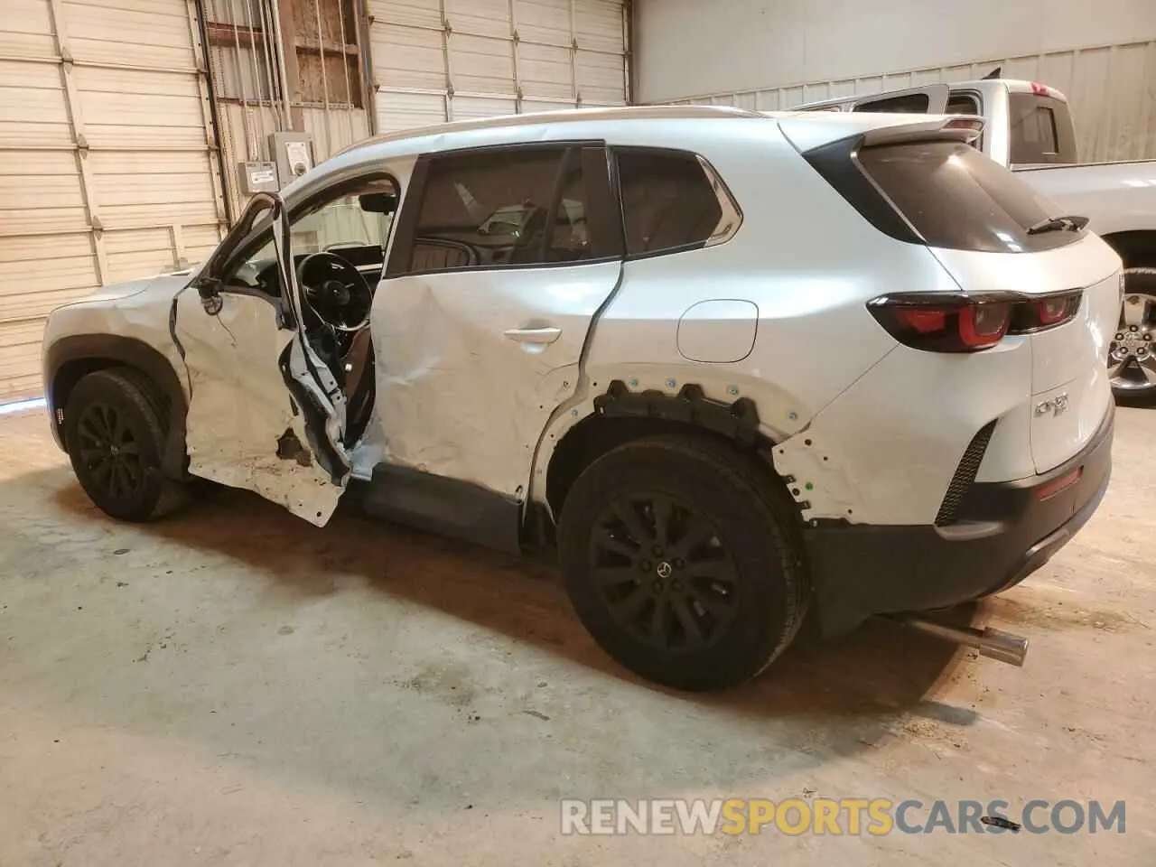2 fotografías del automóvil dañado 7MMVABBM3SN321311 MAZDA CX-50 PREF 2025