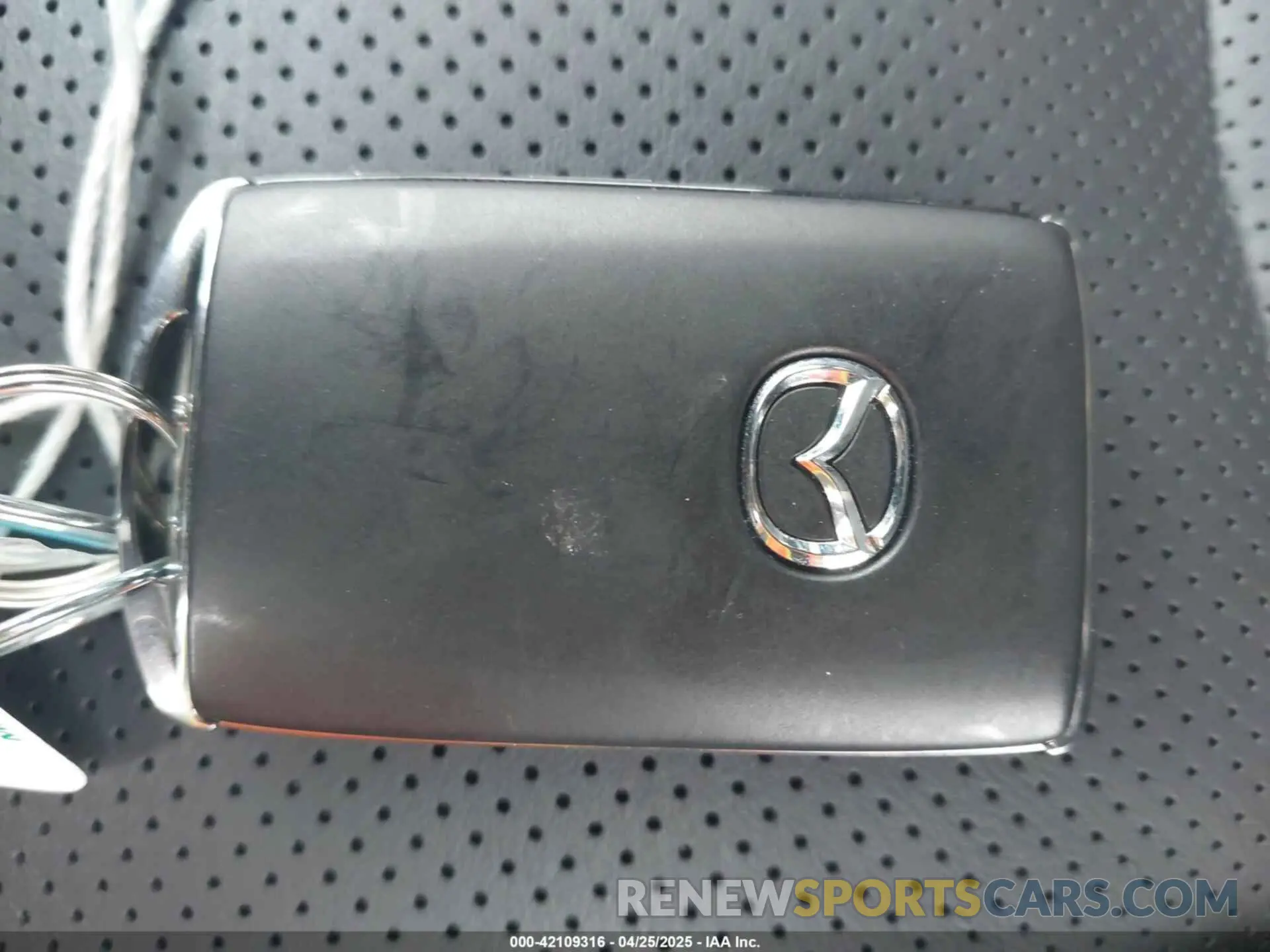 11 fotografías del automóvil dañado JM3KJEHA1S1111323 MAZDA CX-70 PHEV 2025