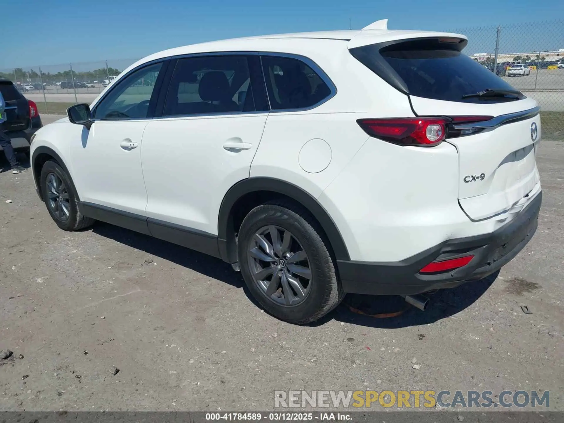 3 fotografías del automóvil dañado JM3TCACY6L0403584 MAZDA CX-9 2020